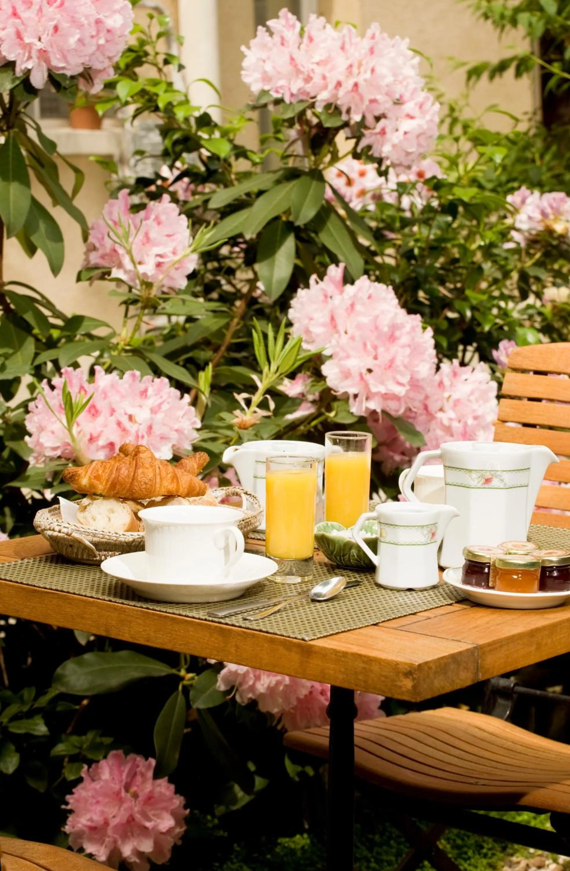 Restaurant/places to eat in Hôtel de l'Avre