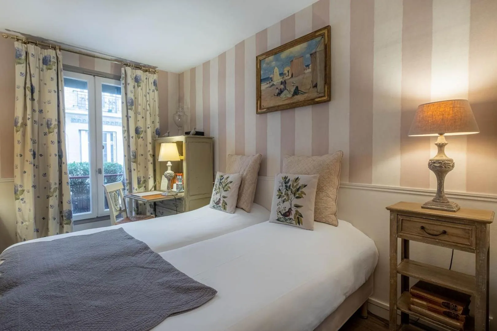 Bedroom, Bed in Hôtel de l'Avre