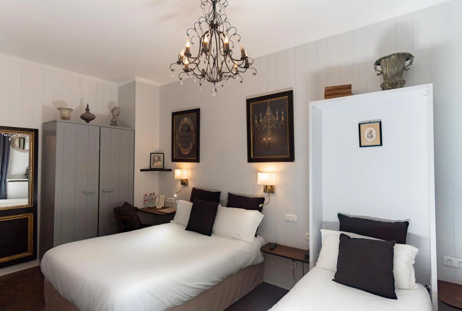 Bed in Hôtel de l'Avre