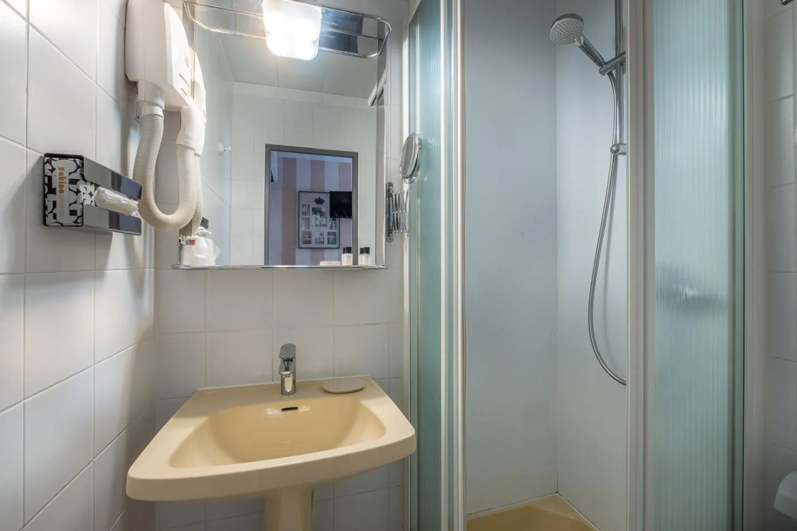 Bathroom in Hôtel de l'Avre