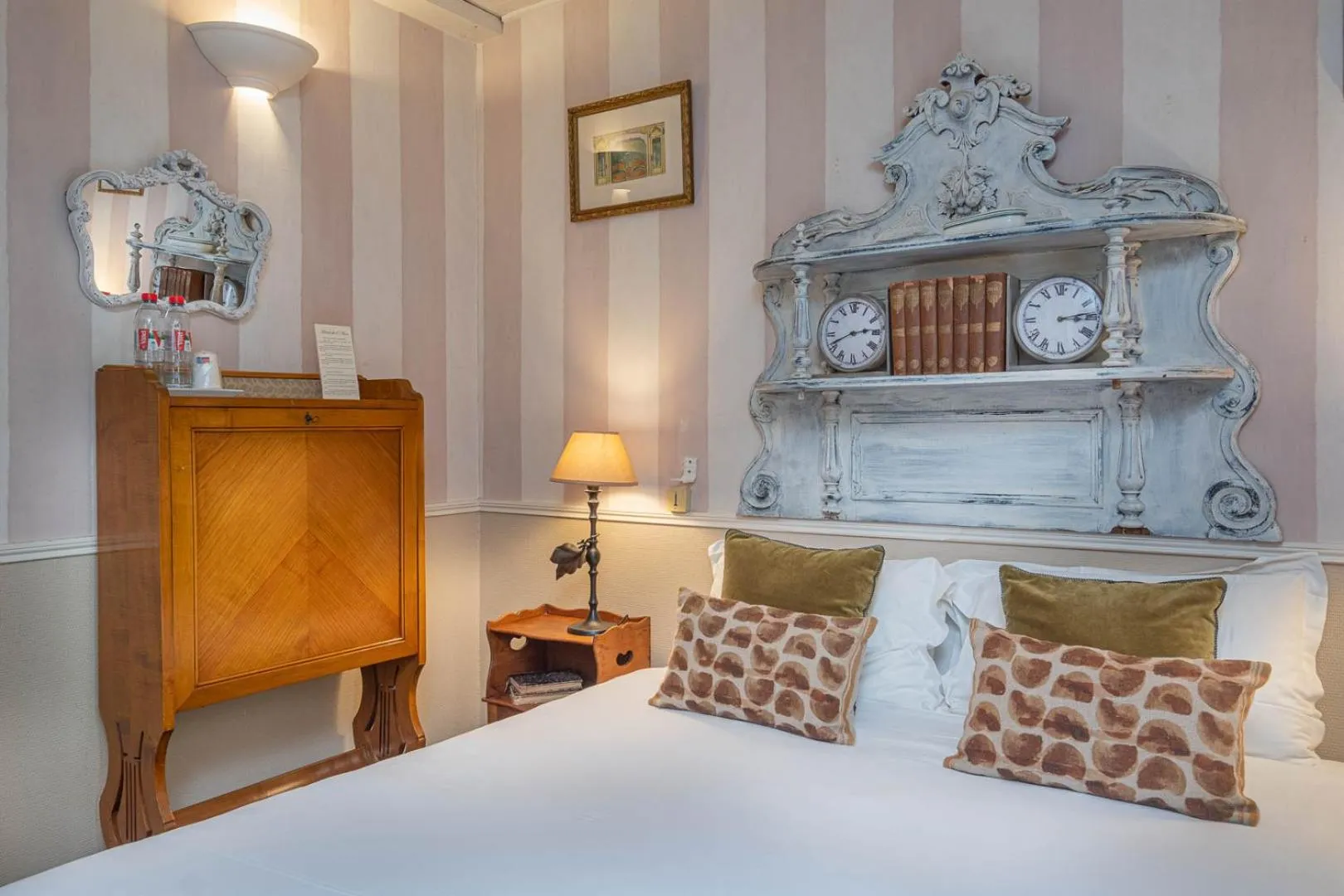 Bedroom, Bed in Hôtel de l'Avre