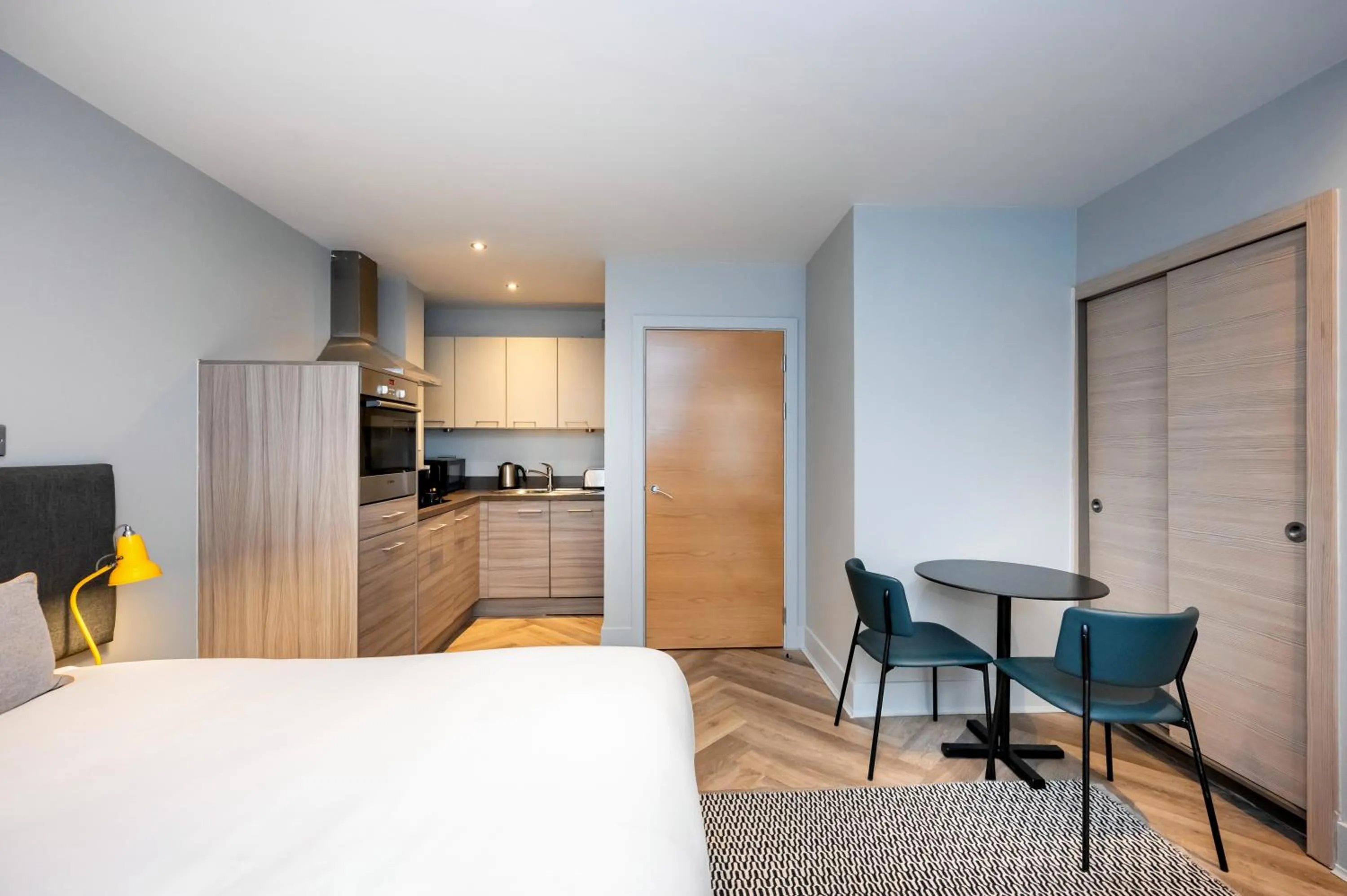 Kitchen or kitchenette, Bed in Staycity Aparthotels Edinburgh West End