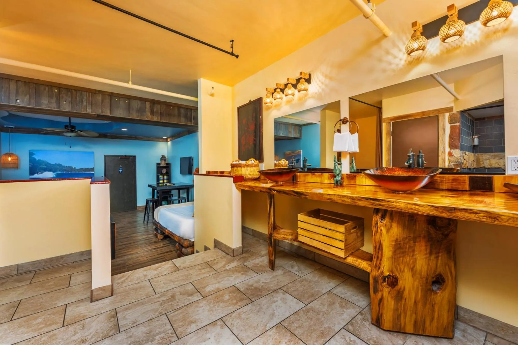 Photo of the whole room in Nomads Hotel