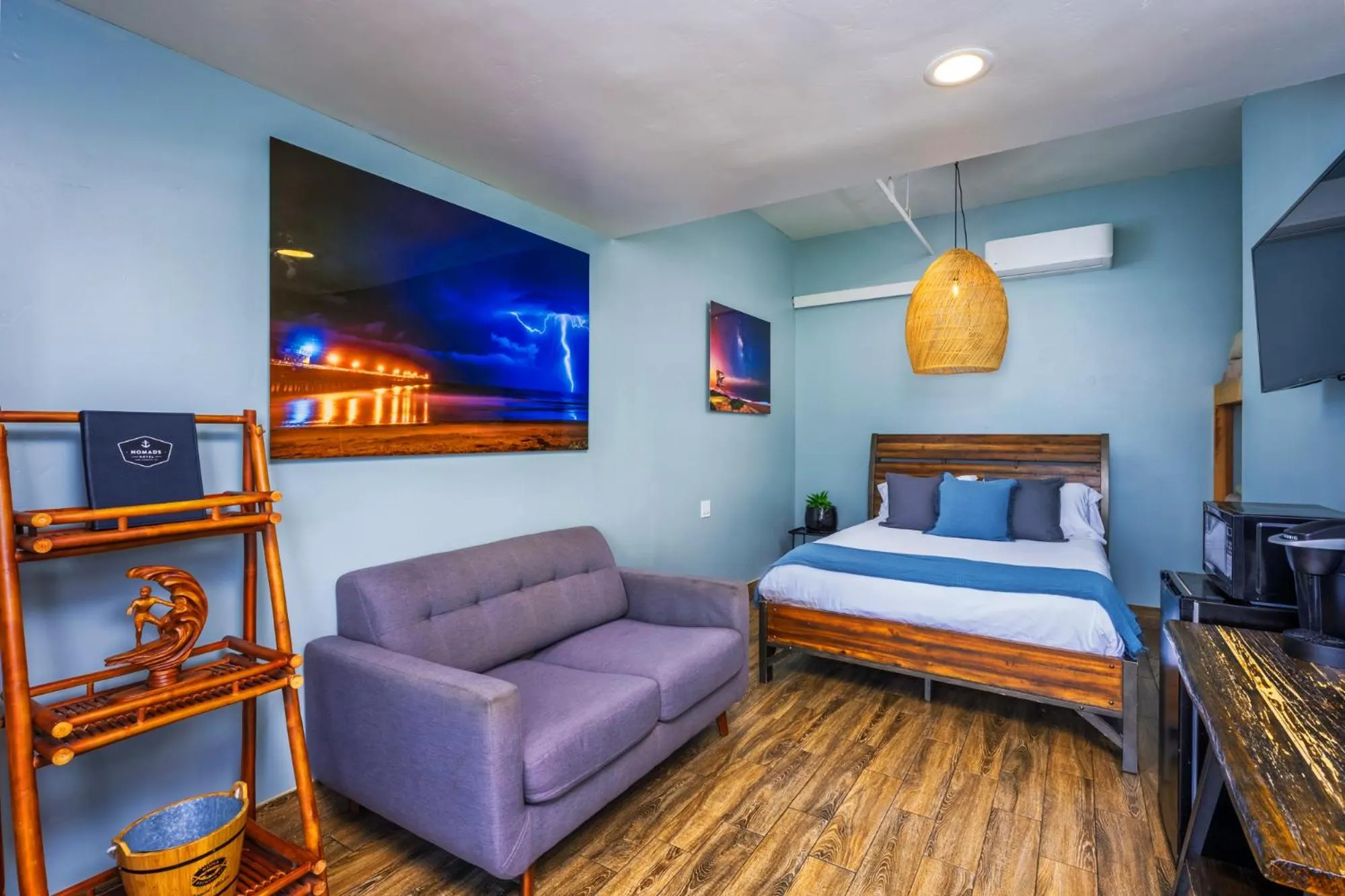 Photo of the whole room, Bed in Nomads Hotel