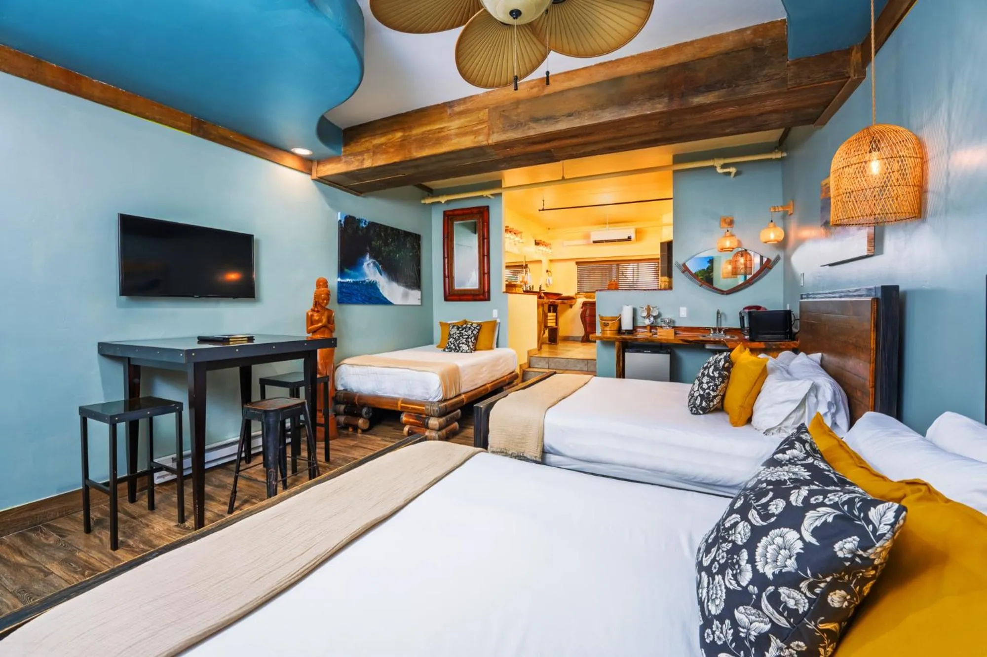 Photo of the whole room, Bed in Nomads Hotel