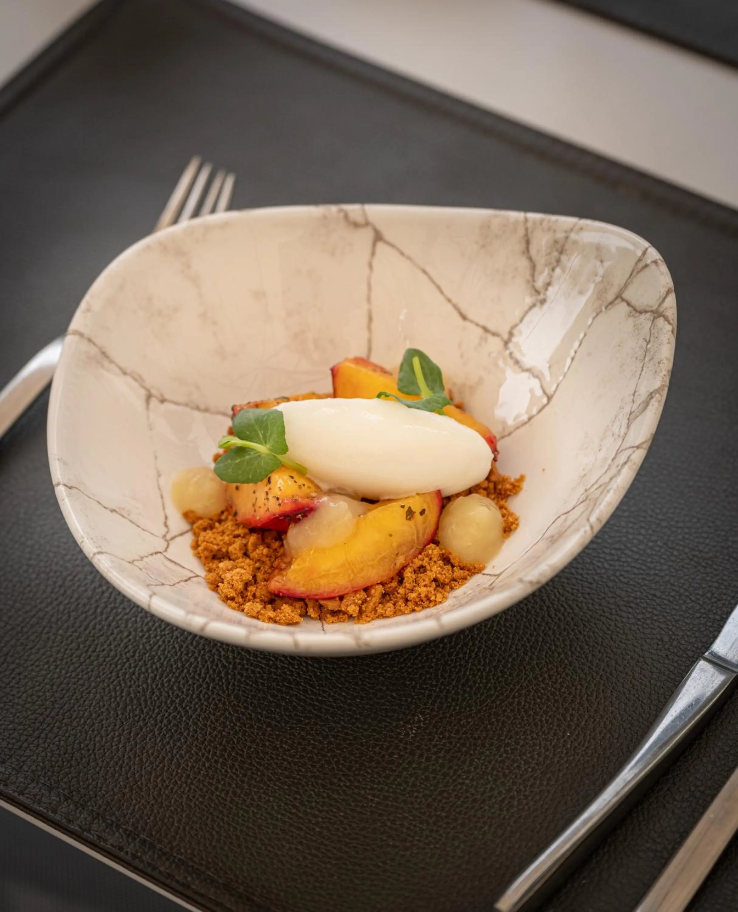 Restaurant/places to eat in Château Belmont Tours by The Crest Collection