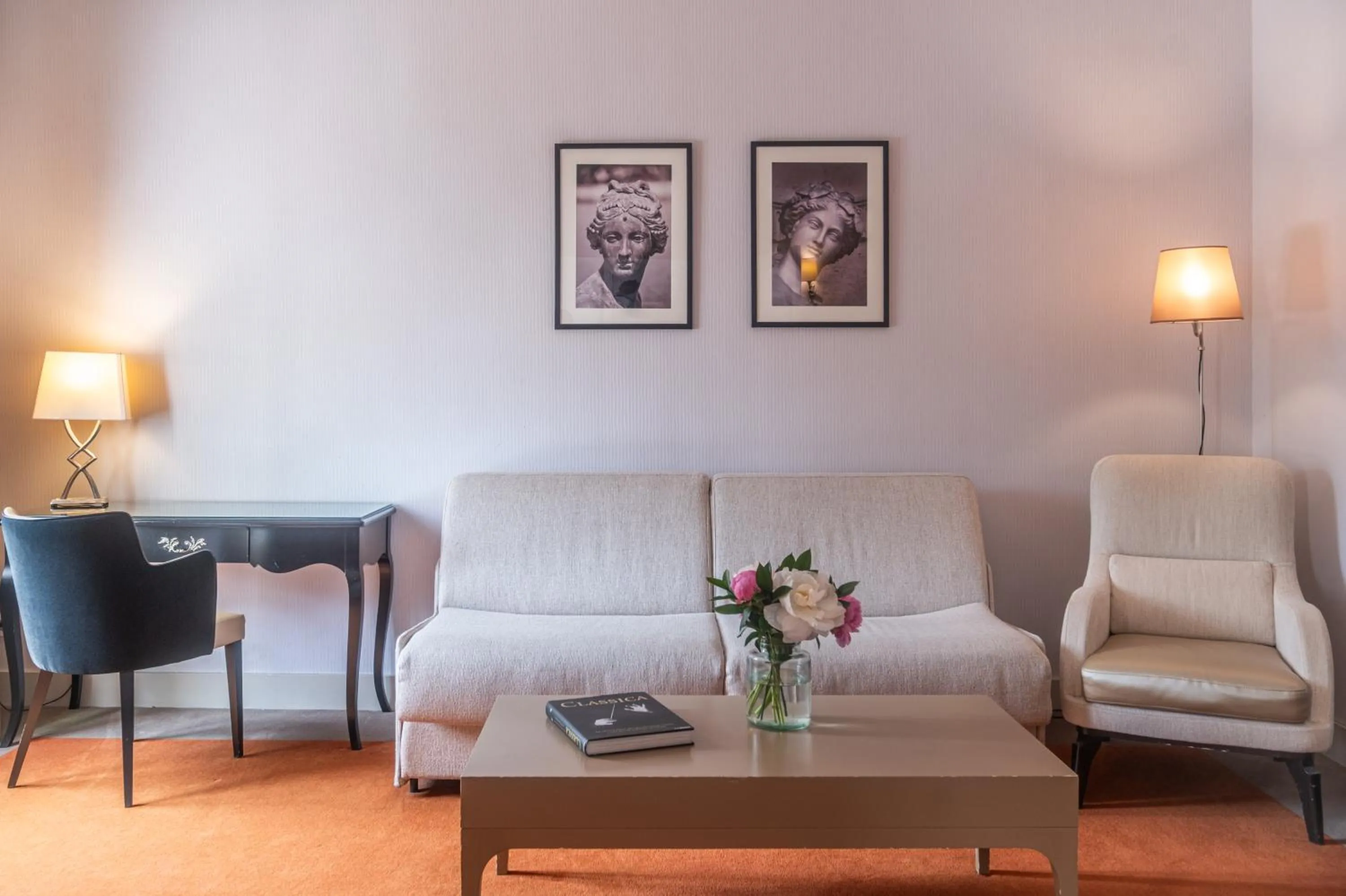 Living room in Château Belmont Tours by The Crest Collection