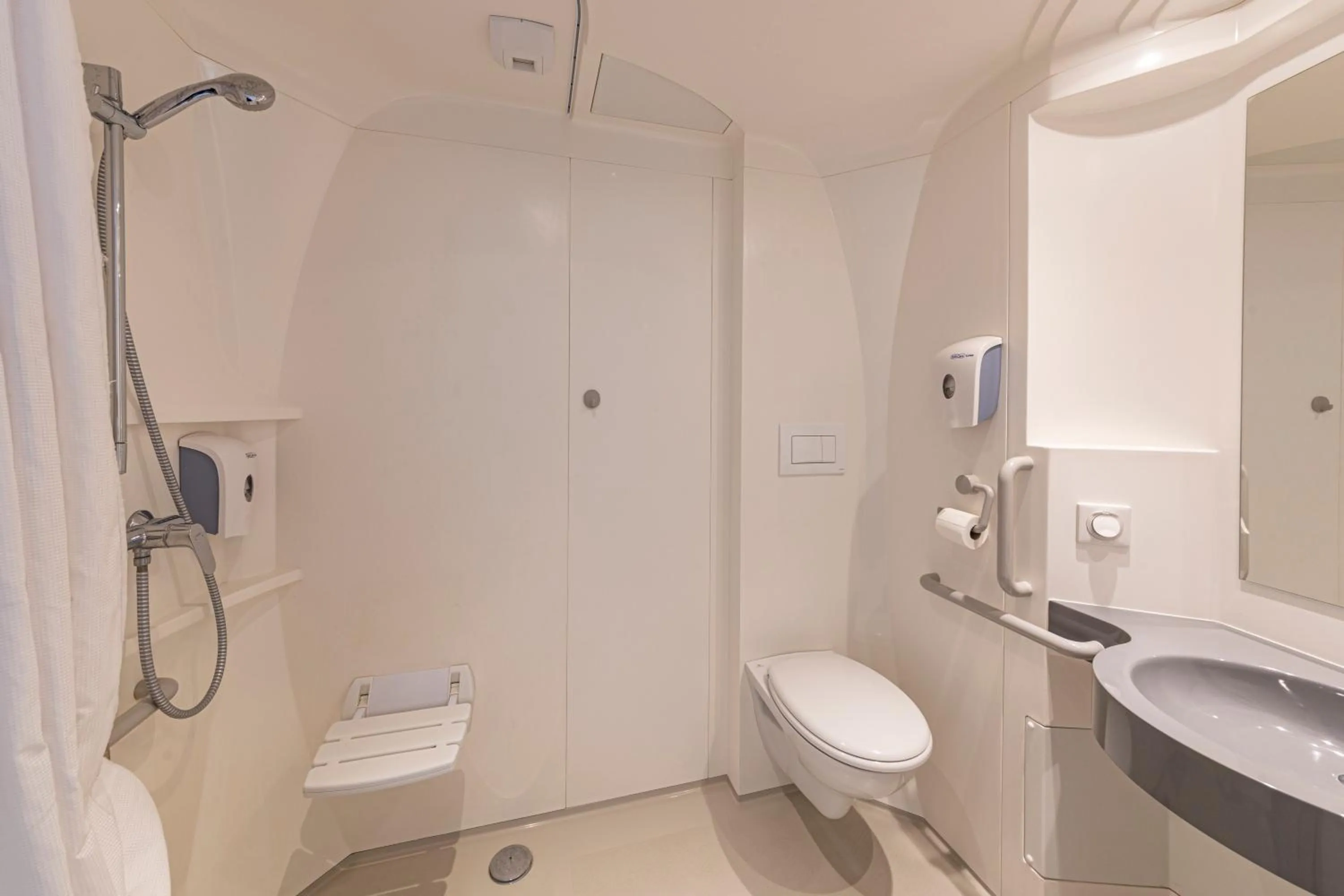 Shower in Hotel du Parc - Chantepie