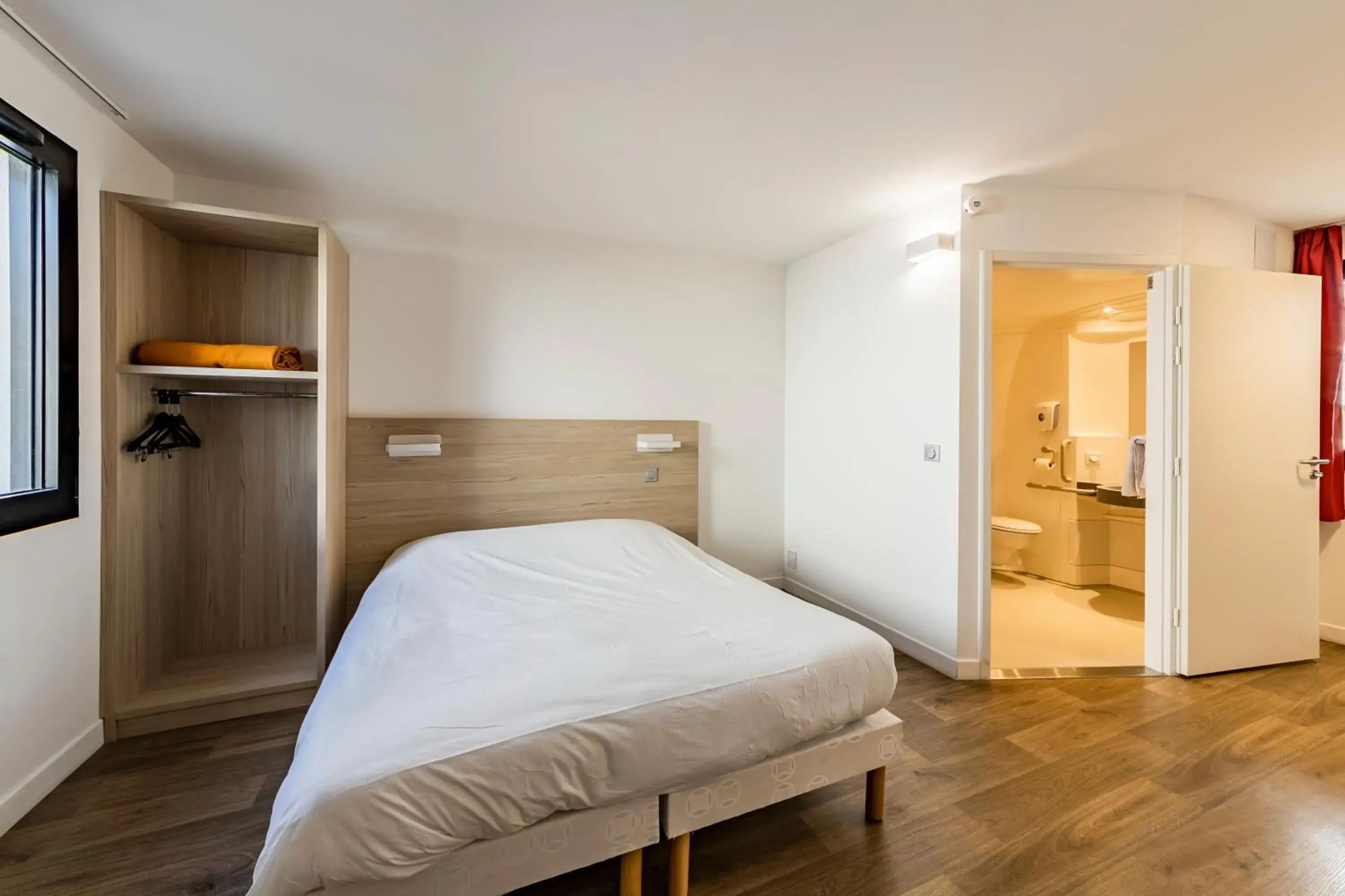 Double Room - Disability Access in Hotel du Parc - Chantepie Double Room - Disability Access in Hotel du Parc - Chantepie