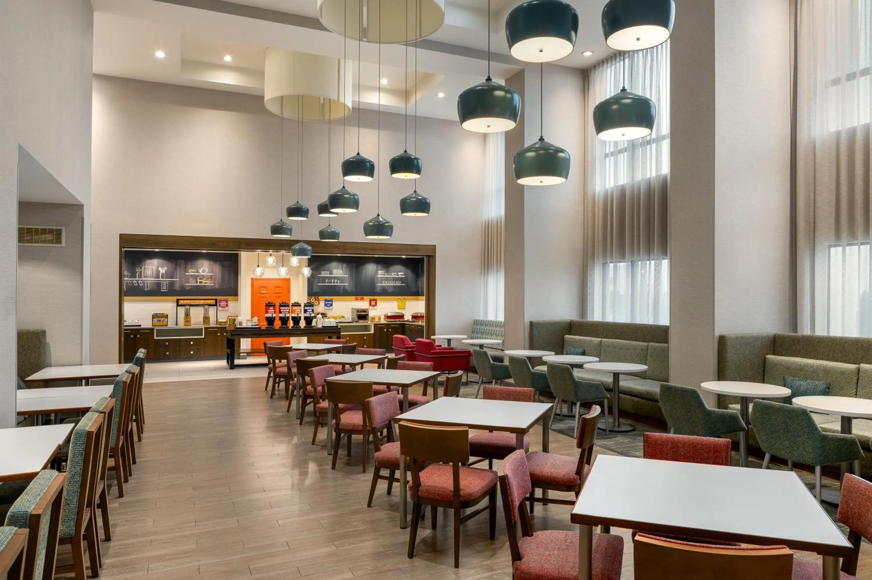 Restaurant/places to eat in Hampton Inn & Suites Montreal-Dorval