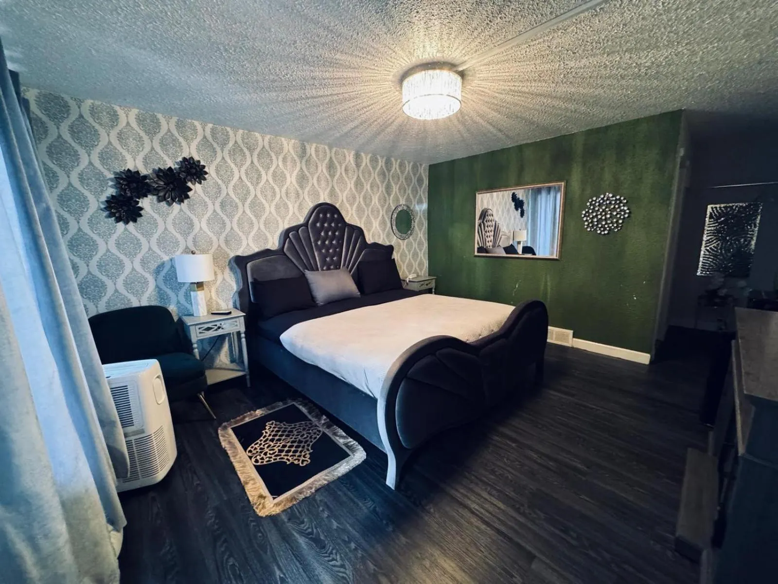 Bed in The Village Inn Hotel