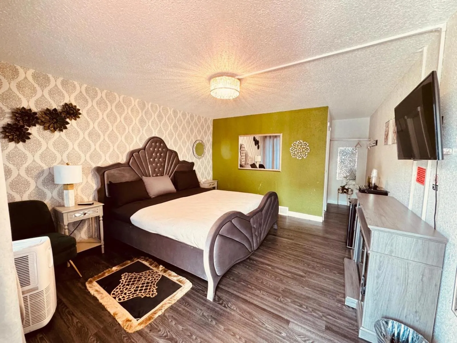 Bed in The Village Inn Hotel