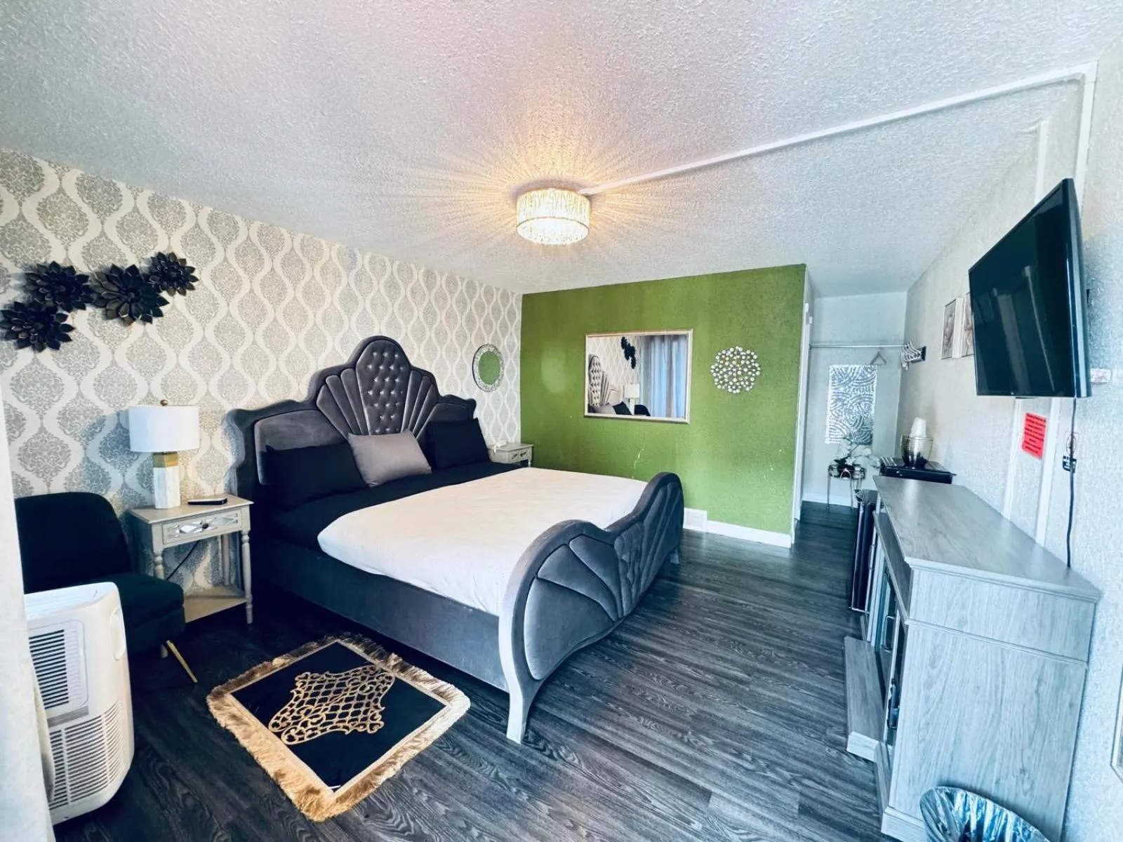 Bed in The Village Inn Hotel