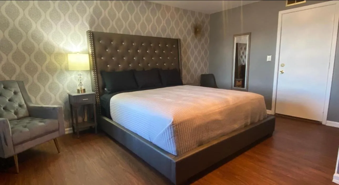 Bed in The Village Inn Hotel