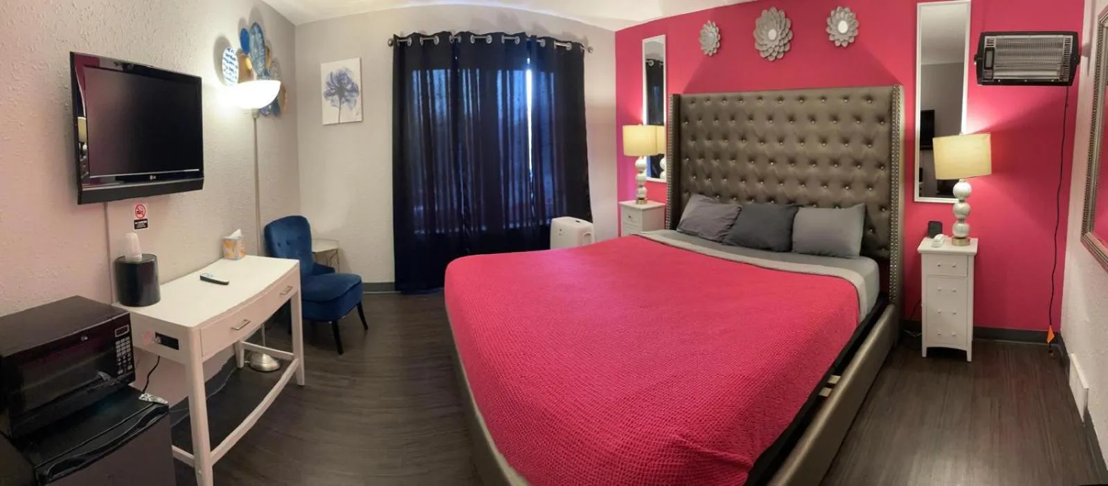 Bed in The Village Inn Hotel