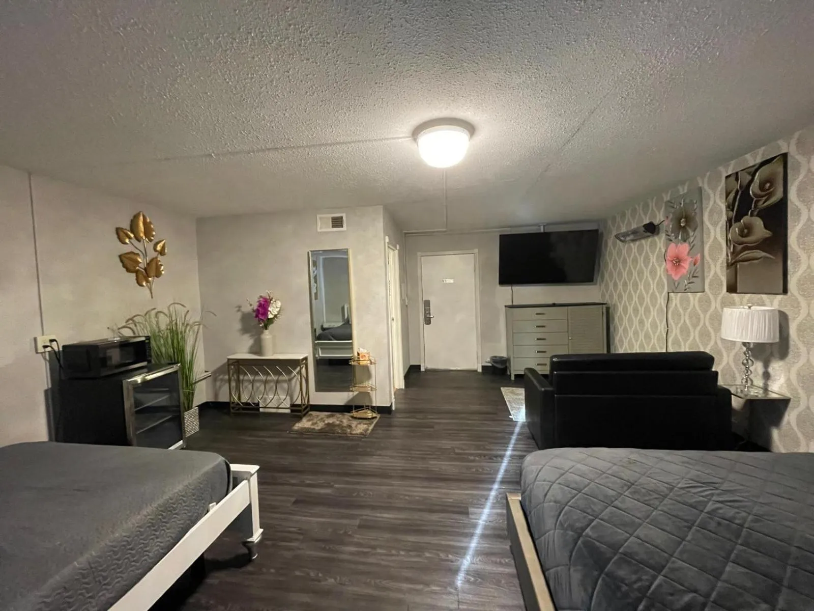 Bed in The Village Inn Hotel