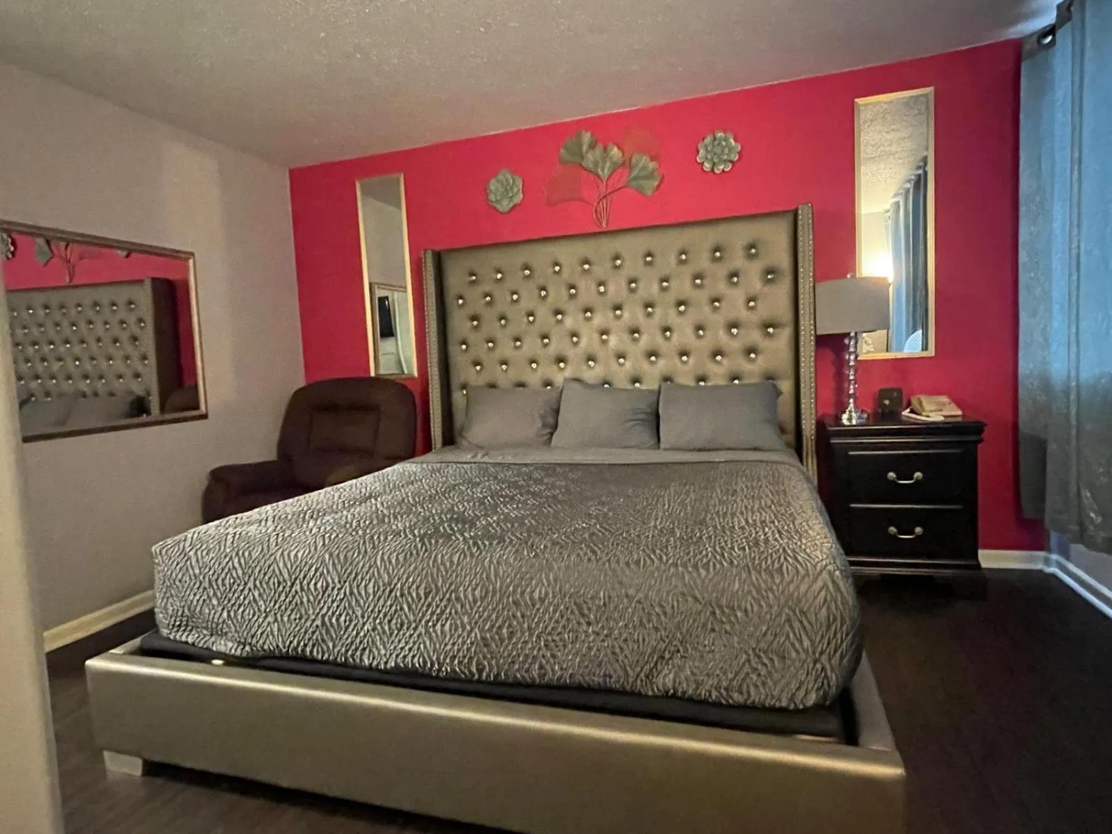 Bed in The Village Inn Hotel