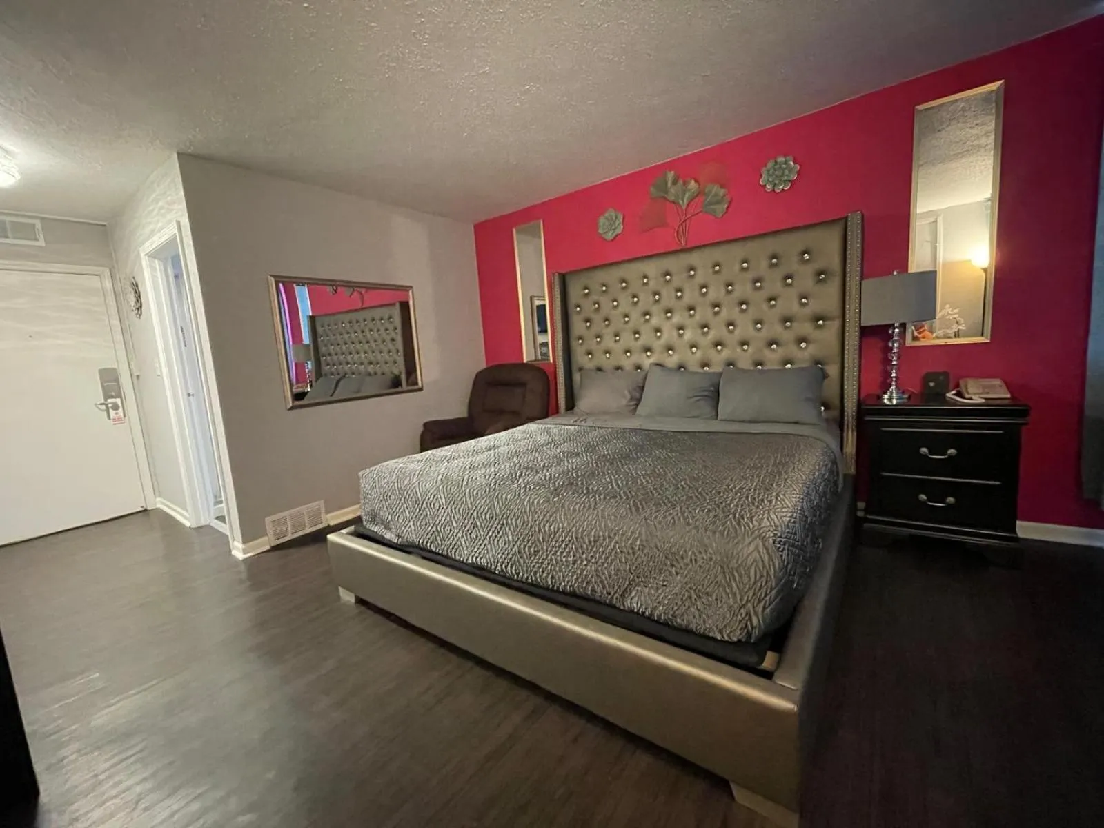 Bed in The Village Inn Hotel