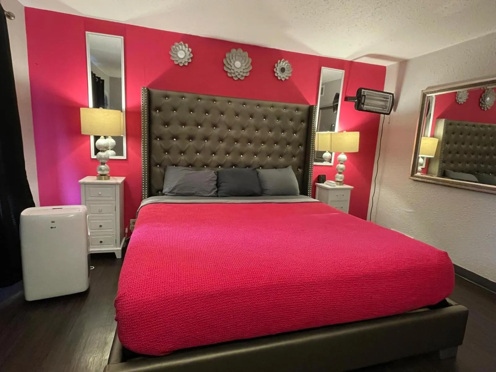 Bed in The Village Inn Hotel