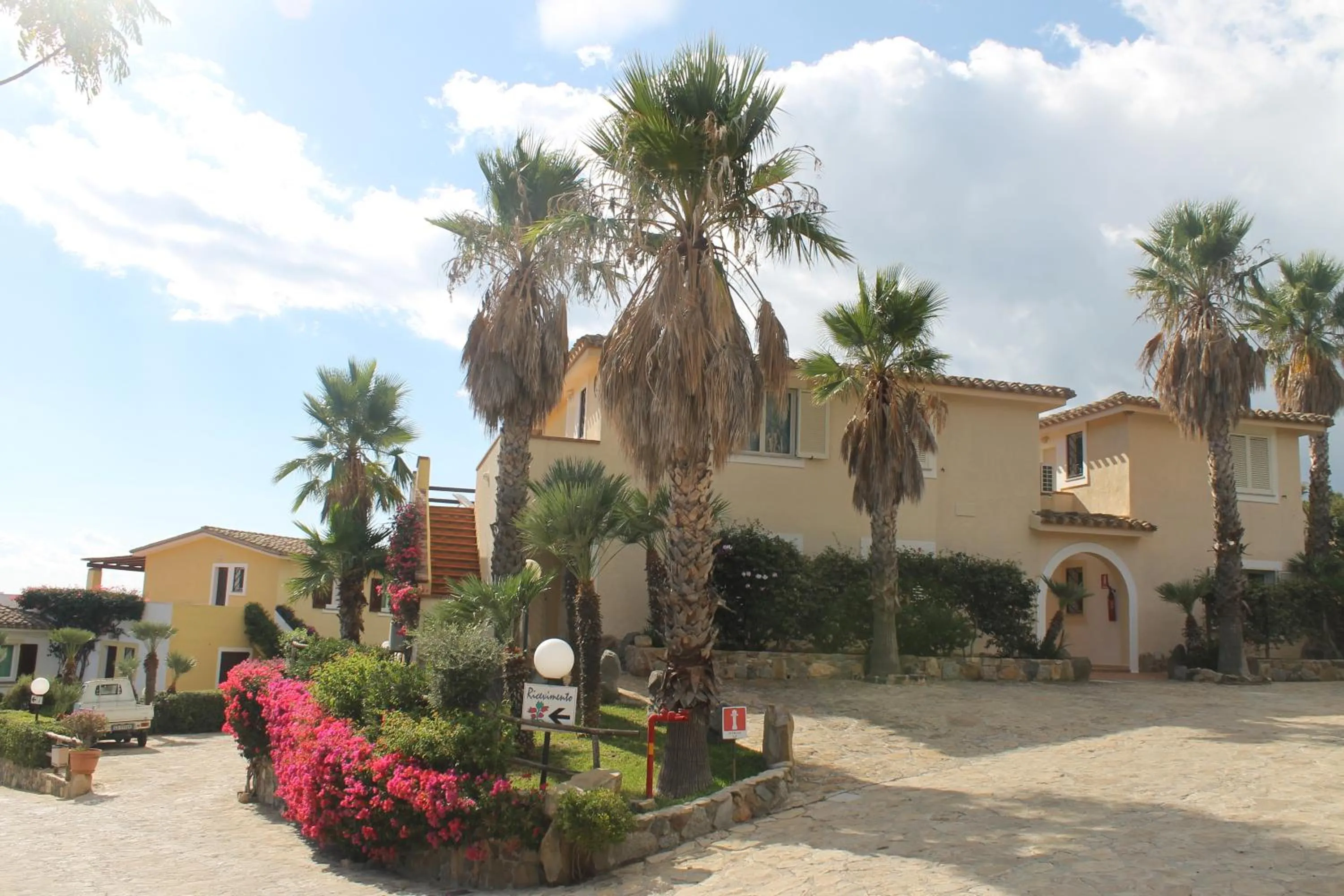 Facade/entrance in Residence Le Bouganville