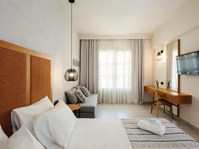 Deluxe Double Room in Pedi Beach Hotel Deluxe Double Room in Pedi Beach Hotel