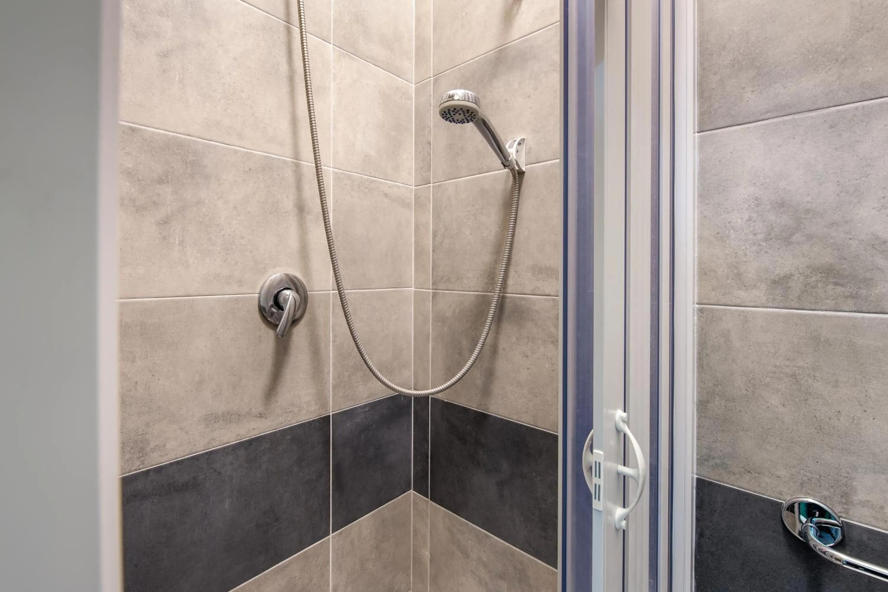 Shower in Alessandro A San Pietro Best Bed