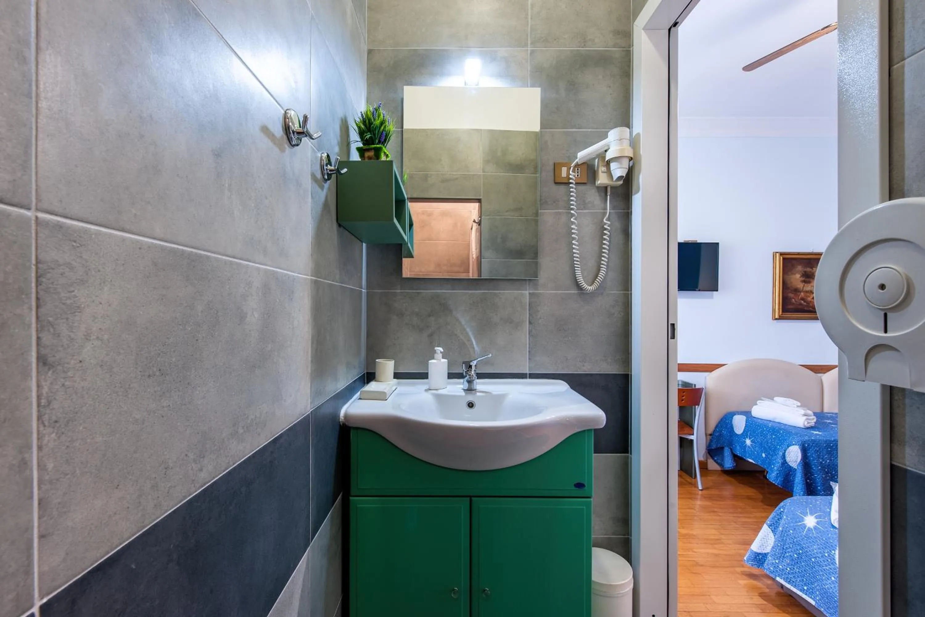 Shower, Bed in Alessandro A San Pietro Best Bed