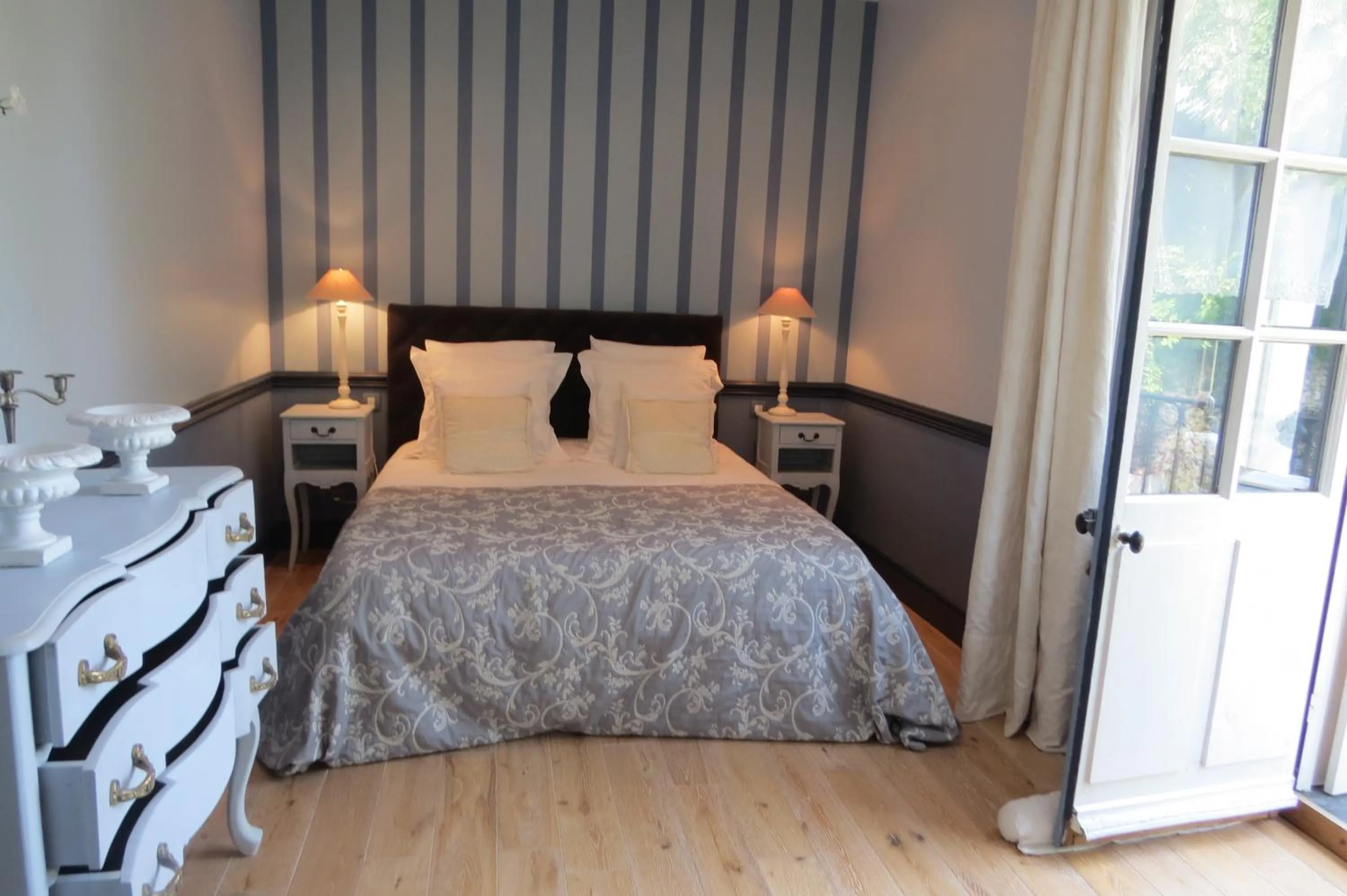 Photo of the whole room, Bed in Demeure d'Hôtes L'Hermitage
