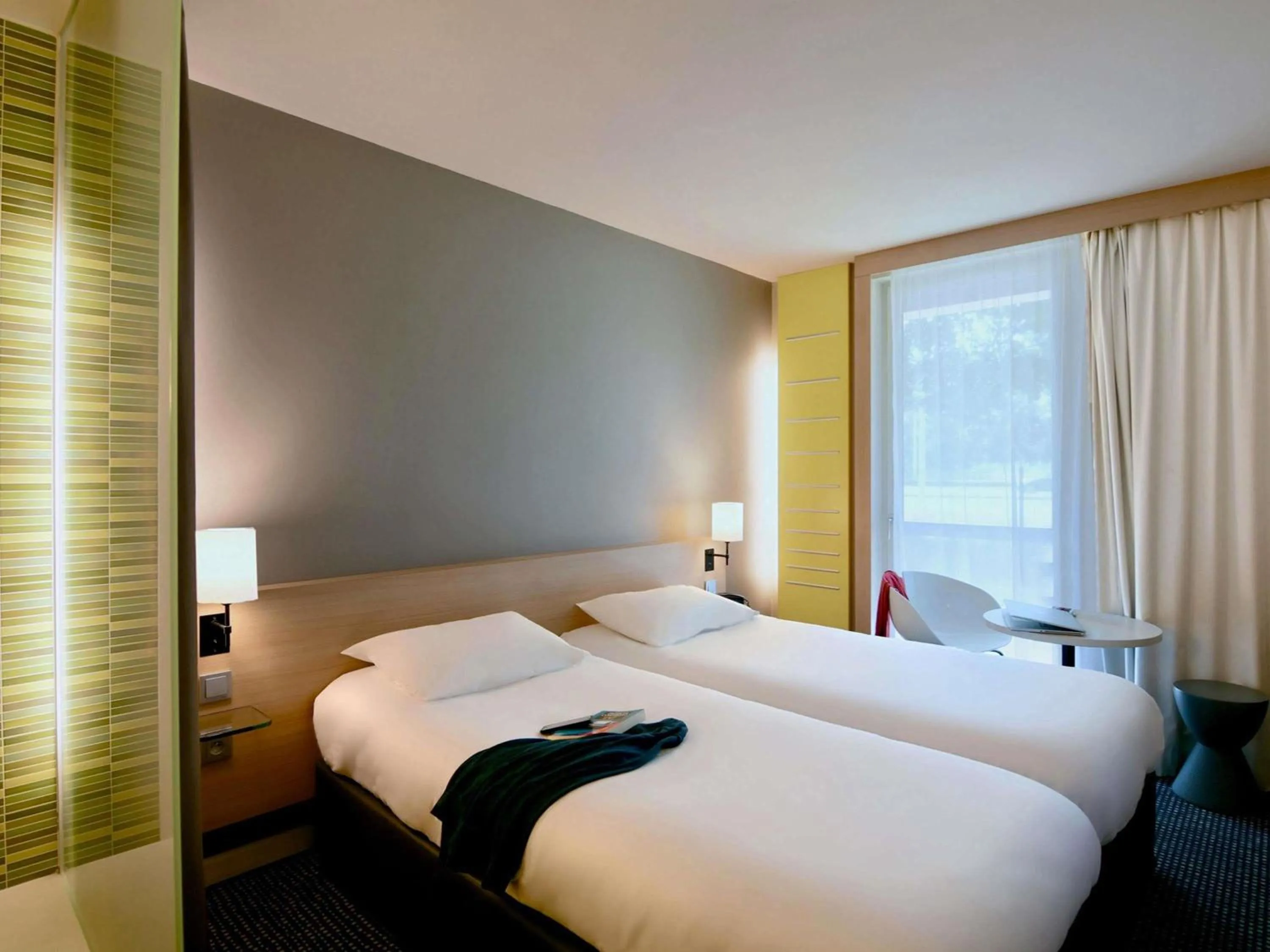 Bedroom, Bed in ibis Styles Nantes Reze Aéroport