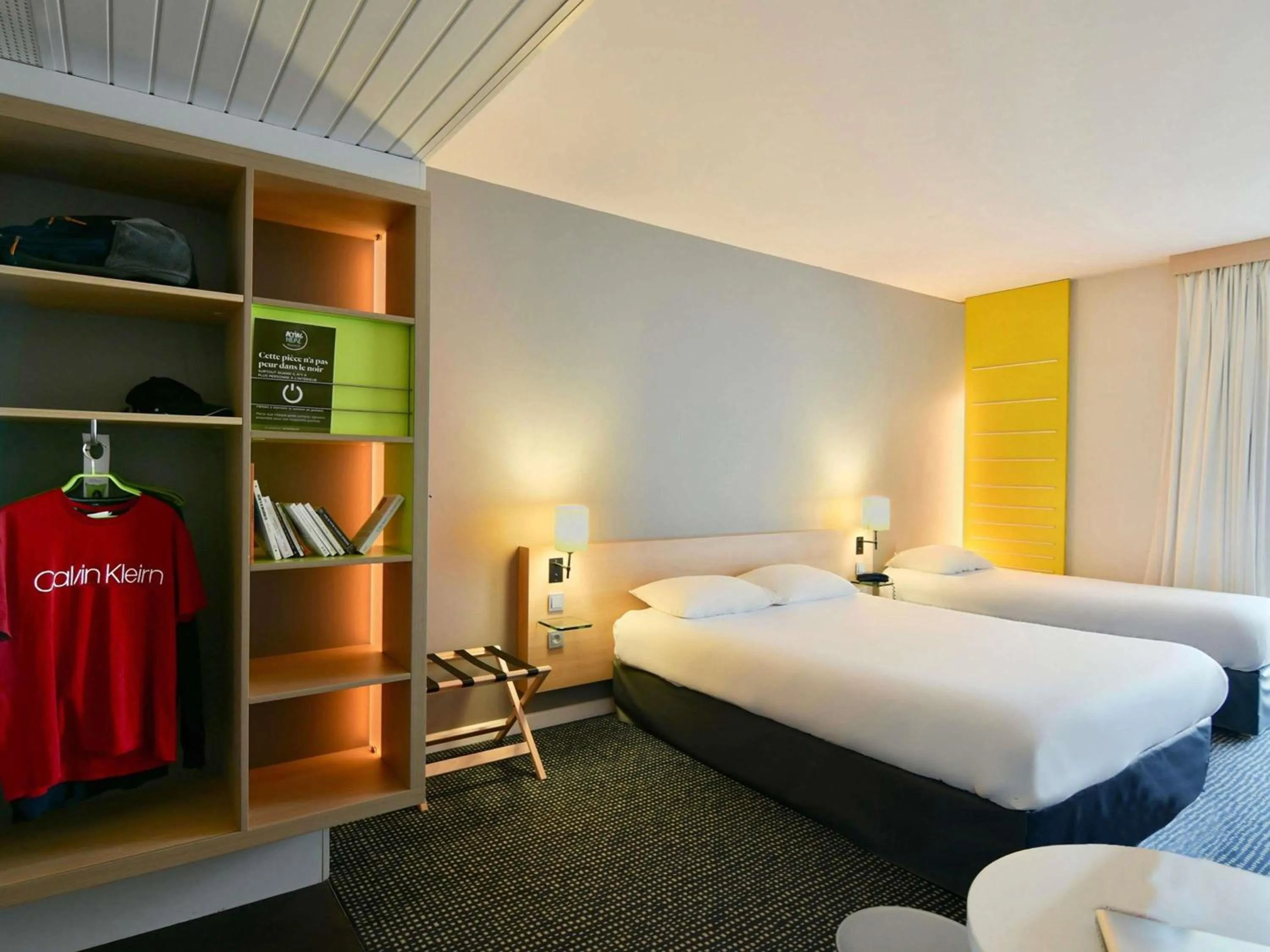 Bedroom, Bed in ibis Styles Nantes Reze Aéroport