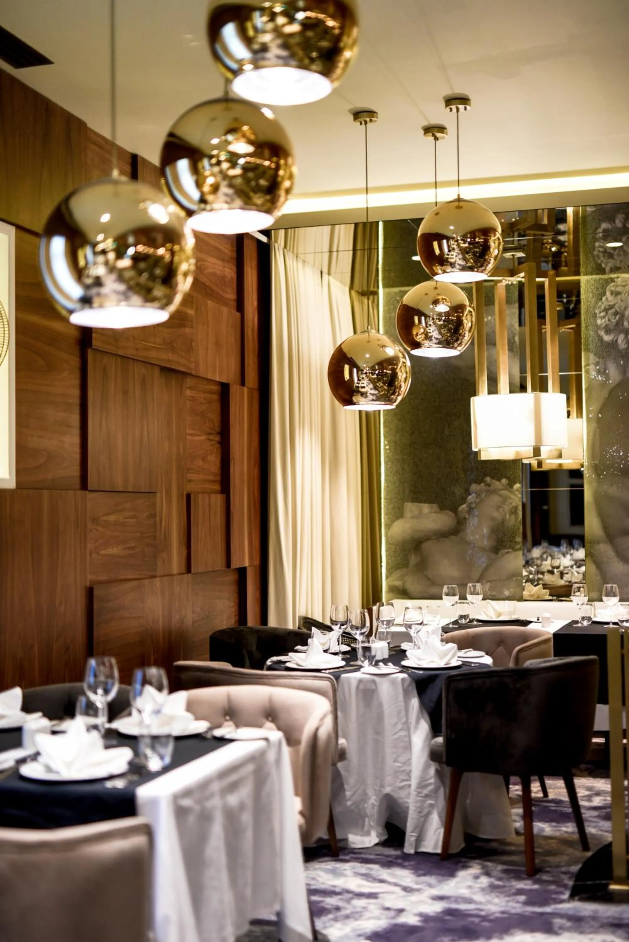 Restaurant/places to eat in Rocks Hotel & Casino