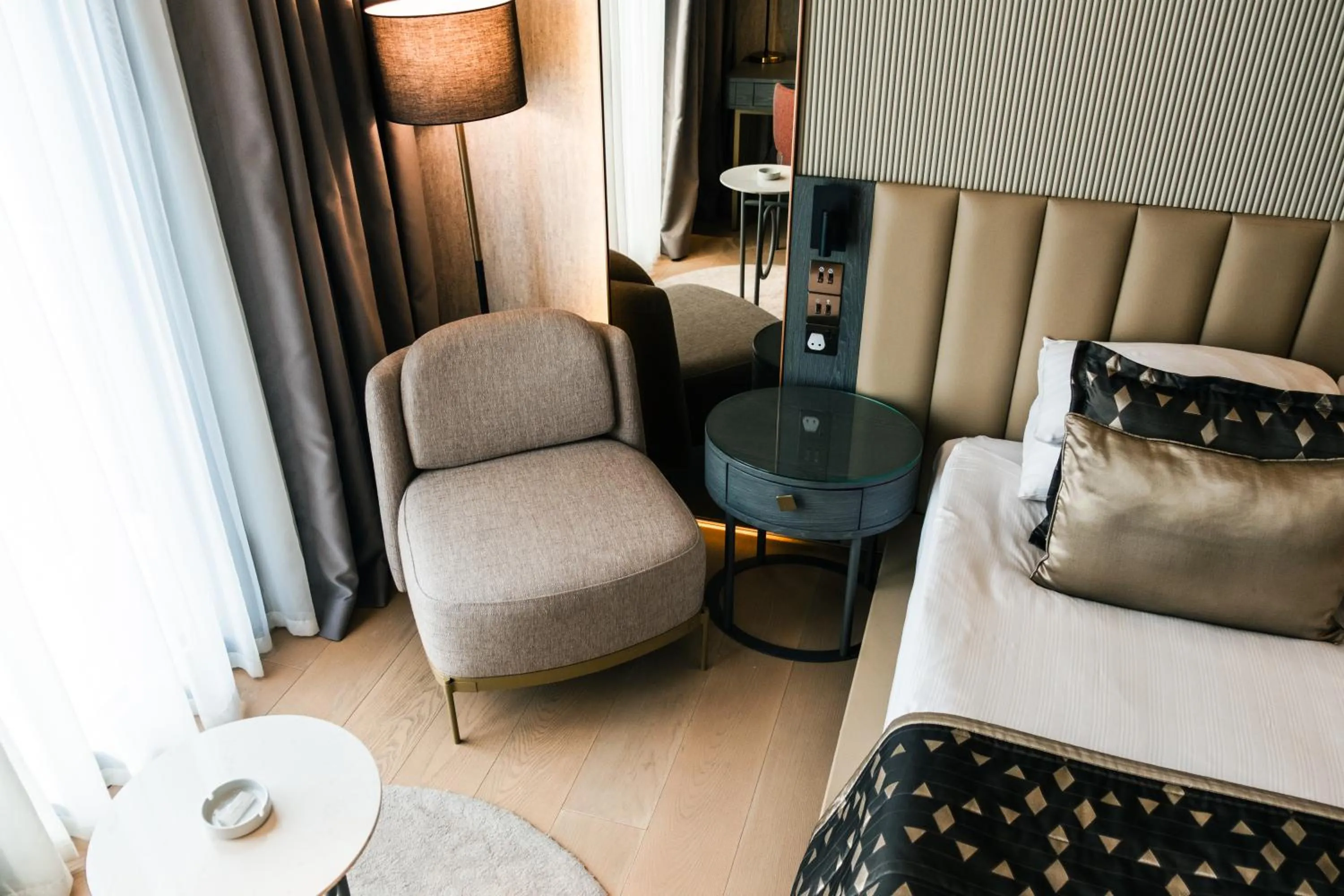 Living room, Bed in Rocks Hotel & Casino