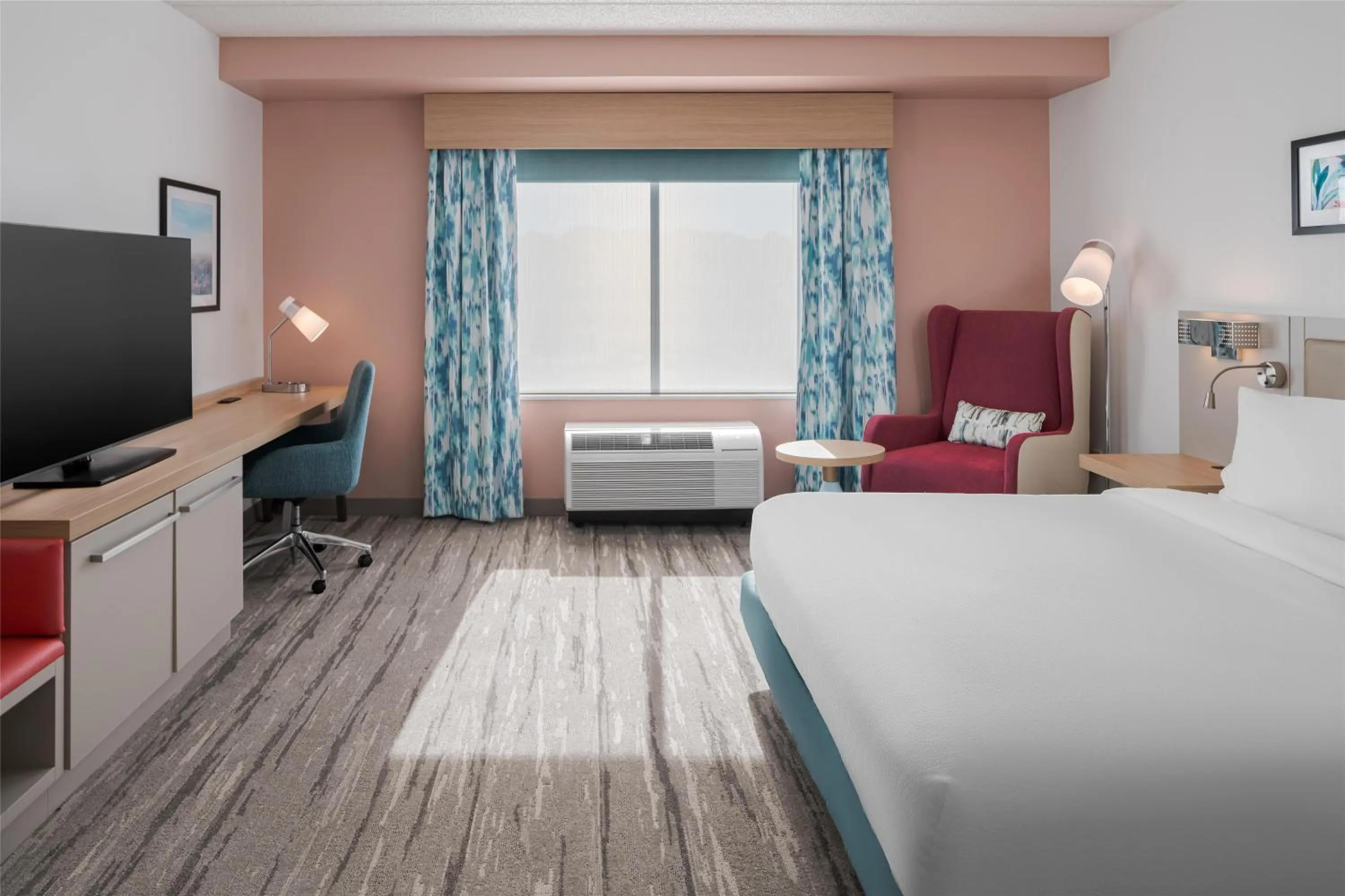 Bedroom, Bed in Hilton Garden Inn Rockaway