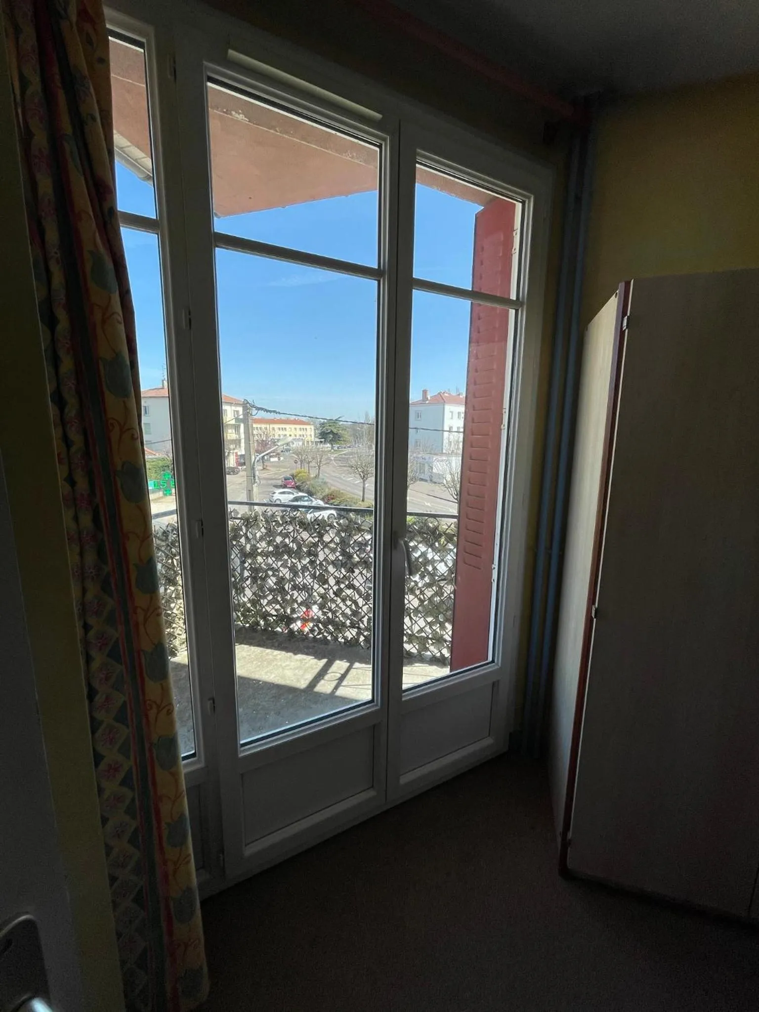 Street view in "Contact Hôtel" Le Saint Rémy - Chalon Sud