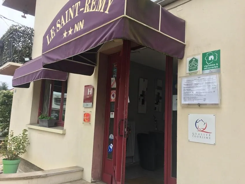 Facade/entrance in "Contact Hôtel" Le Saint Rémy - Chalon Sud