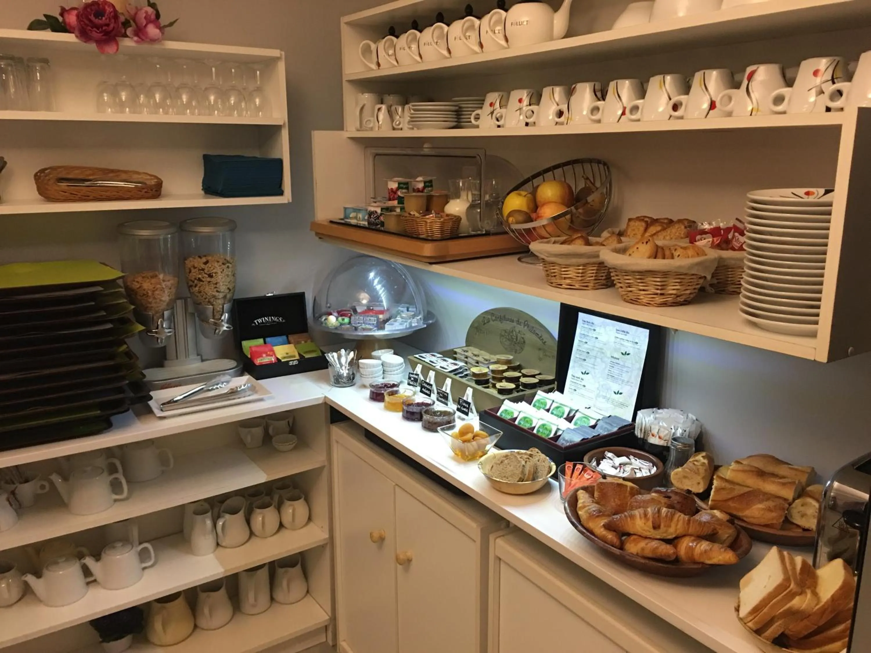 Breakfast in "Contact Hôtel" Le Saint Rémy - Chalon Sud