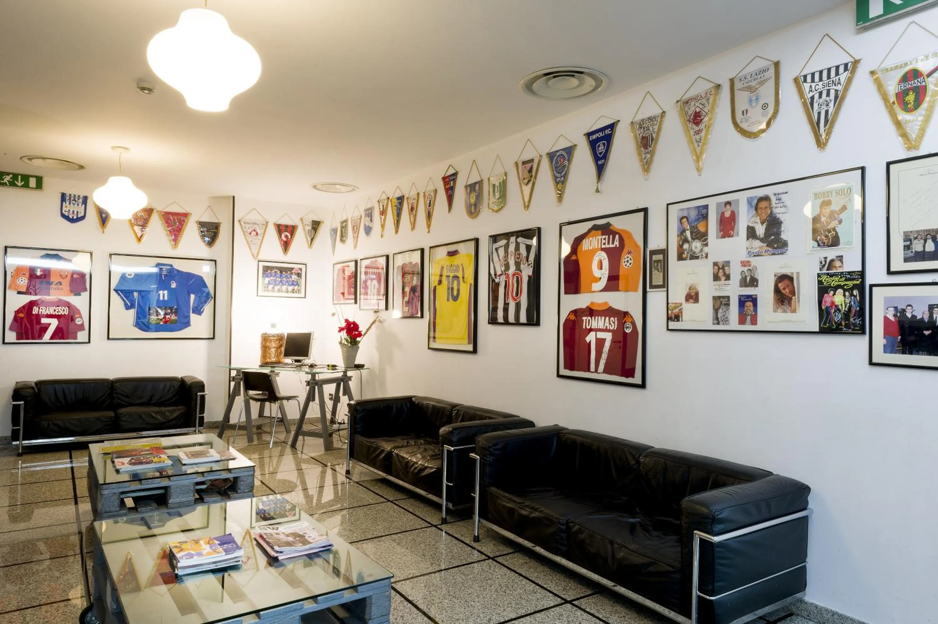 Communal lounge/ TV room in Hotel Ristorante Dragonara