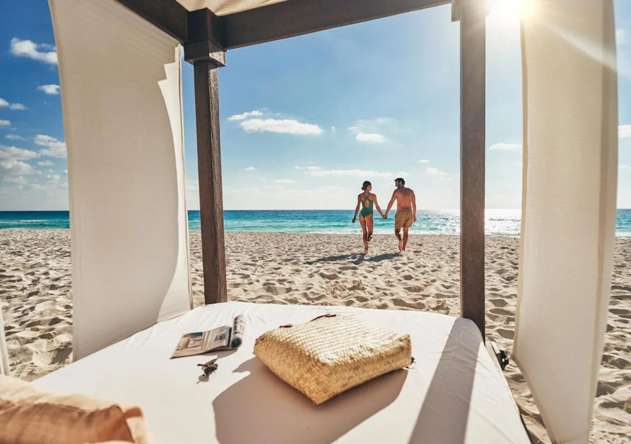 People in Grand Park Royal Cancun - All Inclusive