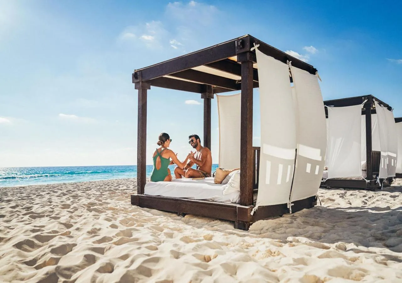 Day in Grand Park Royal Cancun - All Inclusive