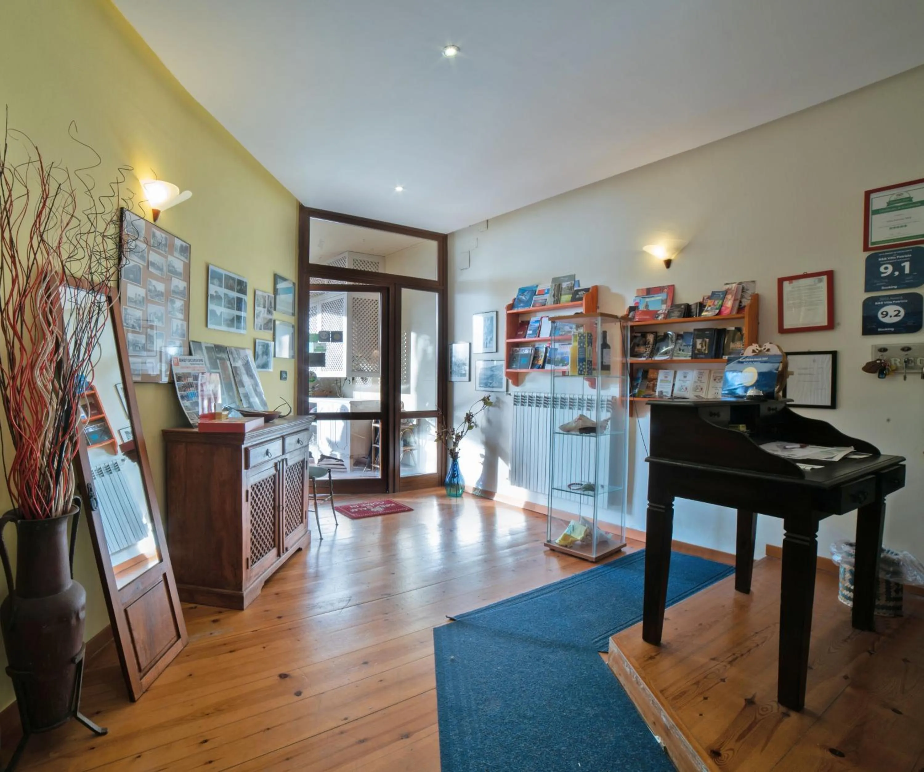 Communal lounge/ TV room in B&B Villa Patrizia