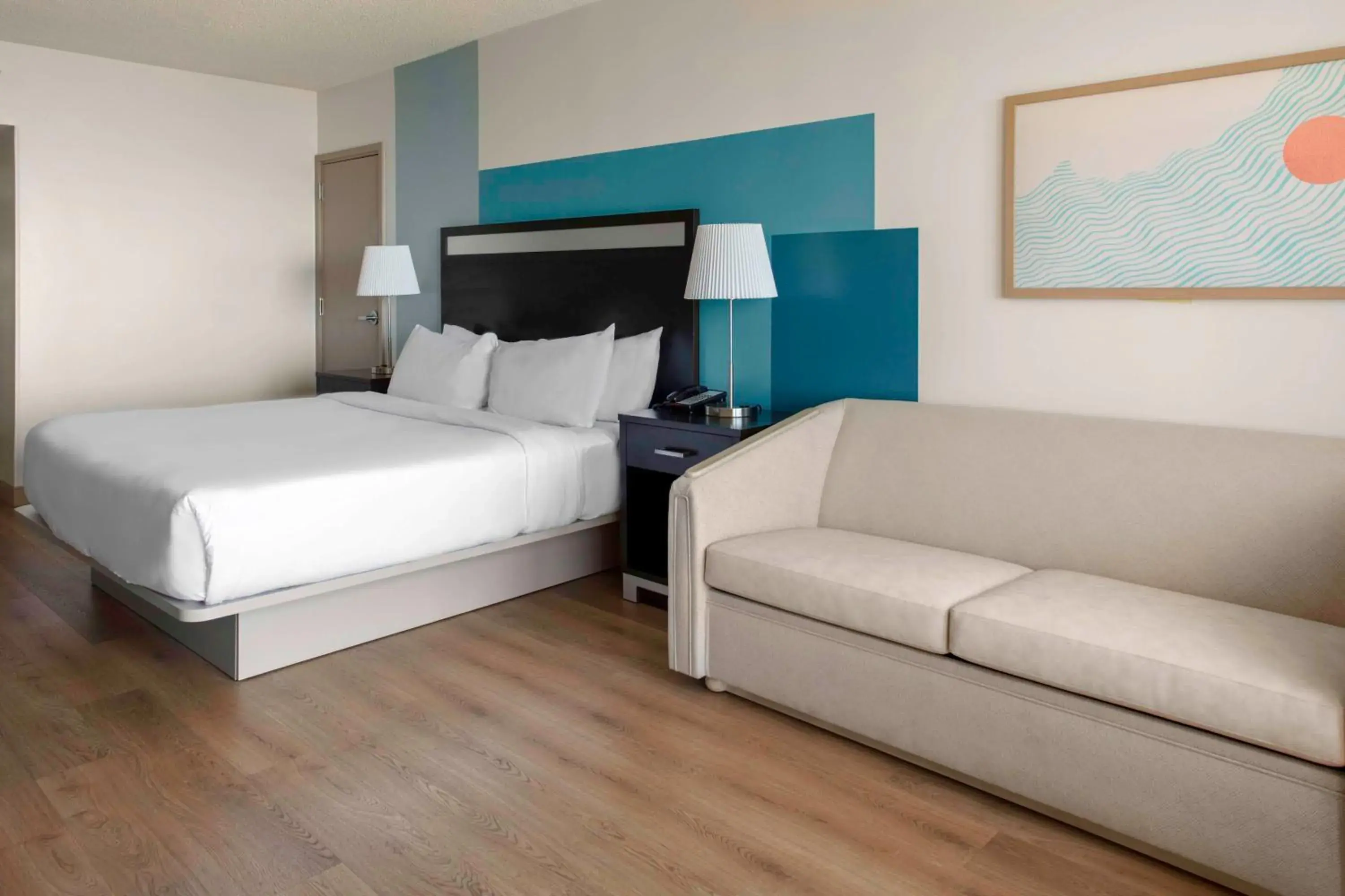 1 King Partial Oceanview with Sofa Bed in DoubleTree Resort by Hilton Myrtle Beach Oceanfront 1 King Partial Oceanview with Sofa Bed in DoubleTree Resort by Hilton Myrtle Beach Oceanfront