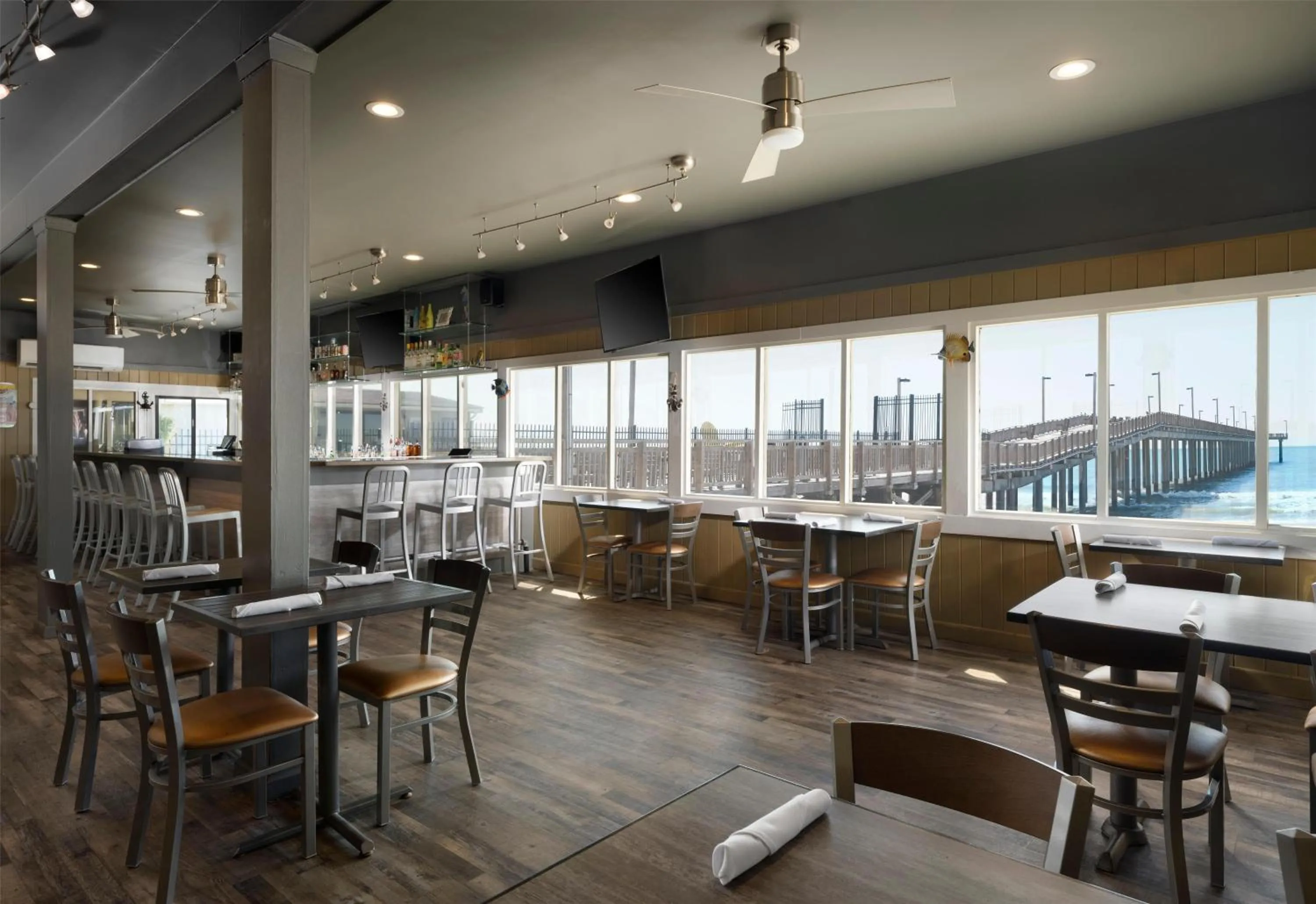 Lounge or bar in DoubleTree Resort by Hilton Myrtle Beach Oceanfront