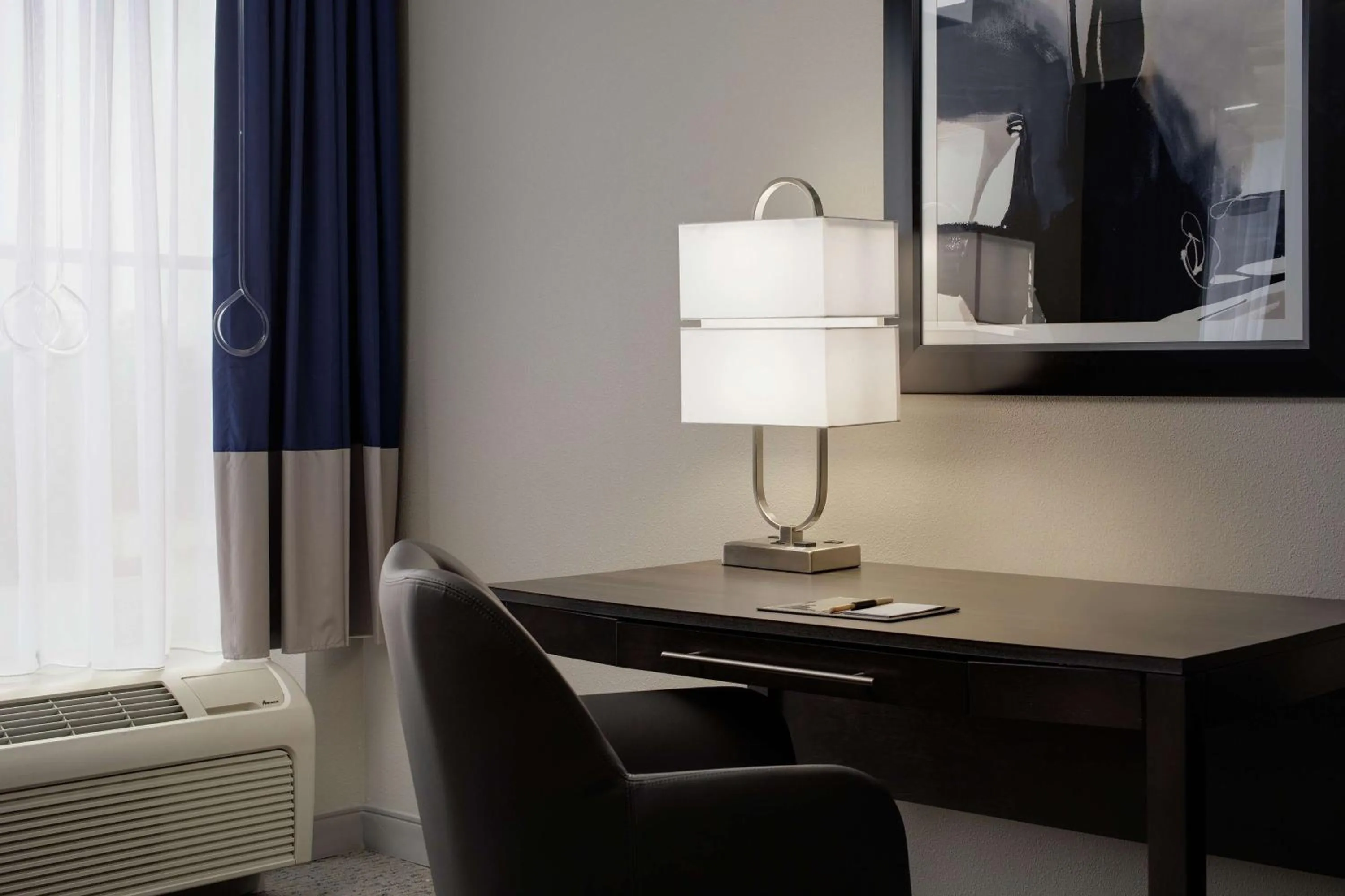 Bedroom in DoubleTree Richmond Airport