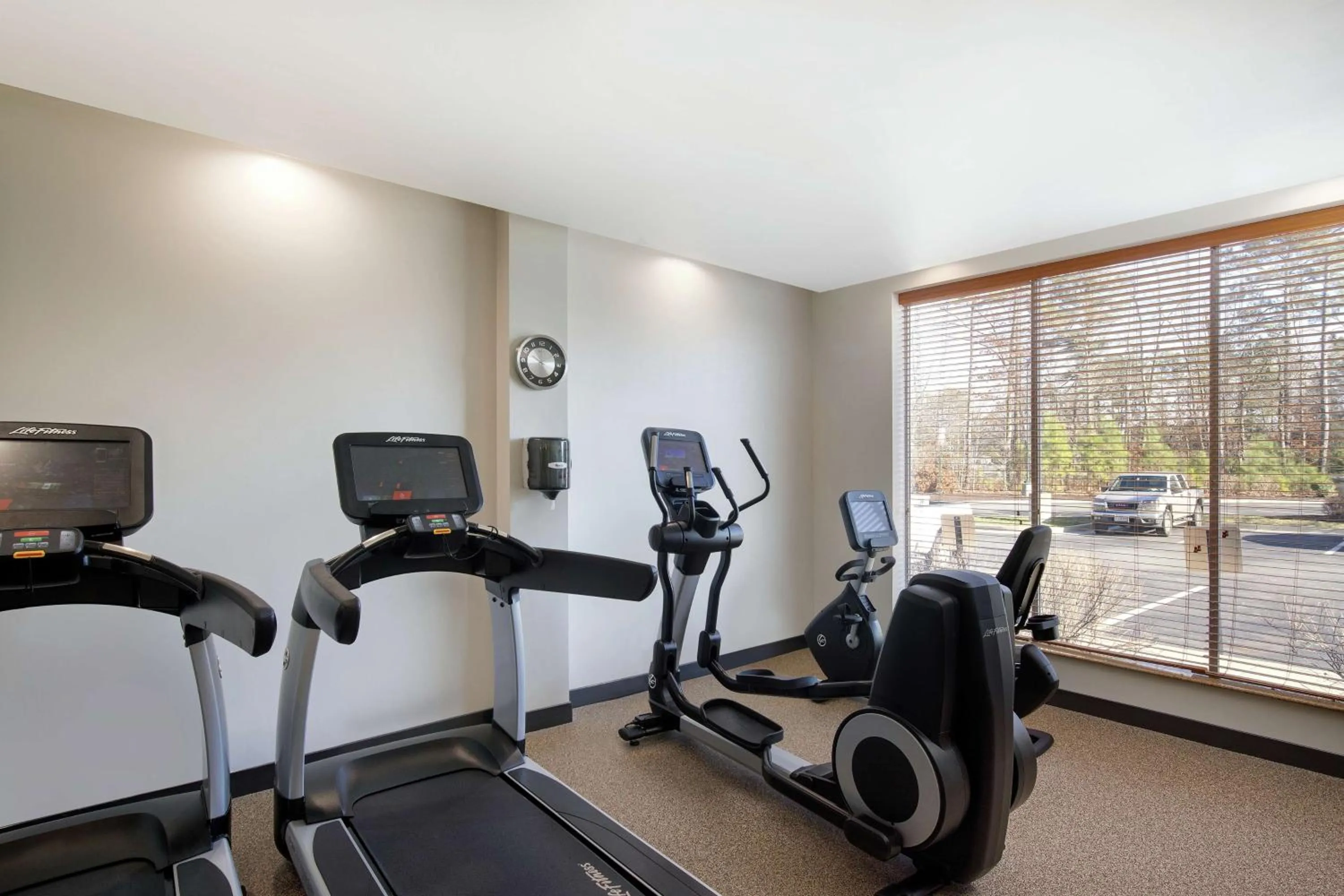 Fitness centre/facilities in DoubleTree Richmond Airport