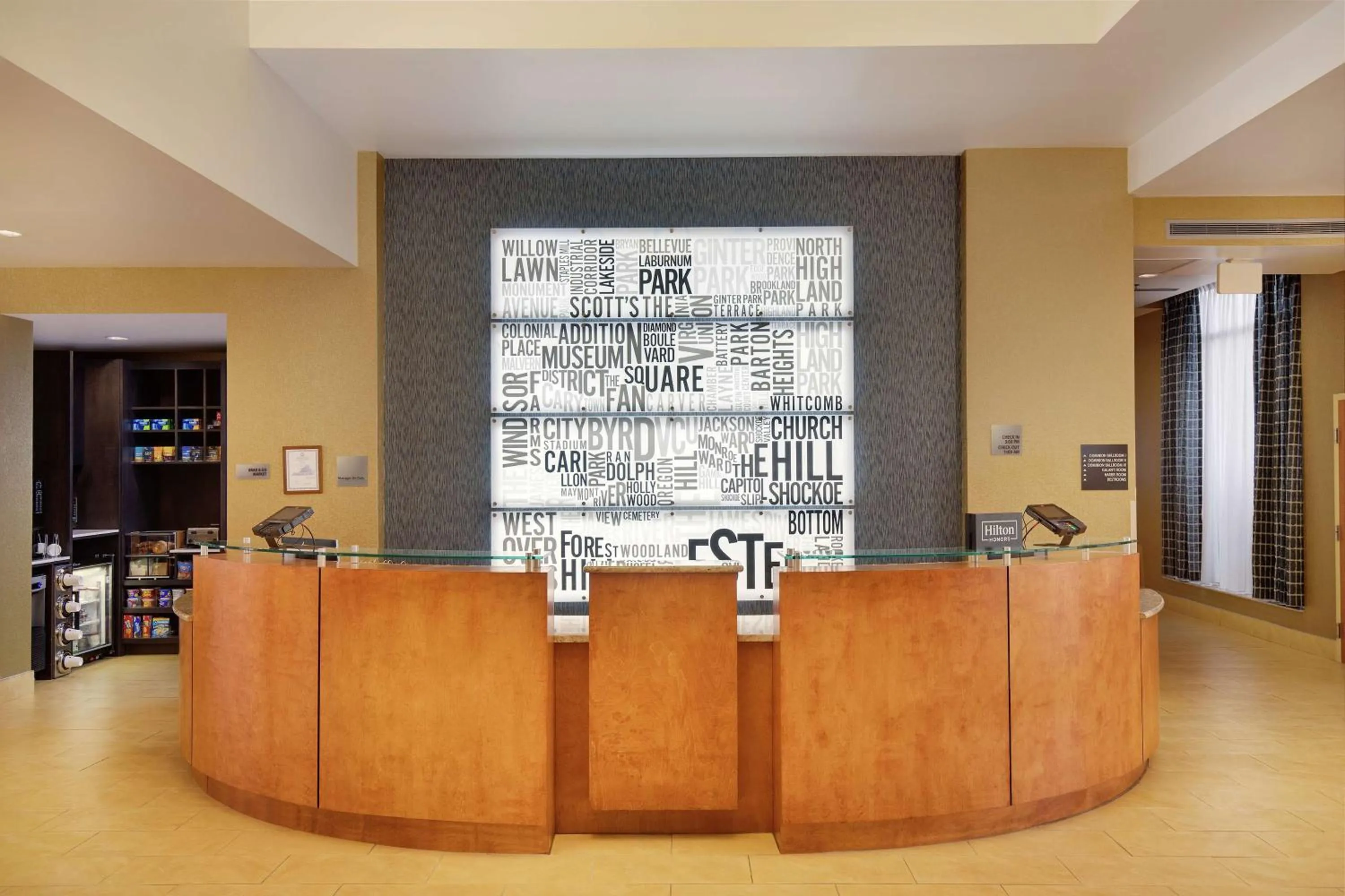 Lobby or reception in DoubleTree Richmond Airport