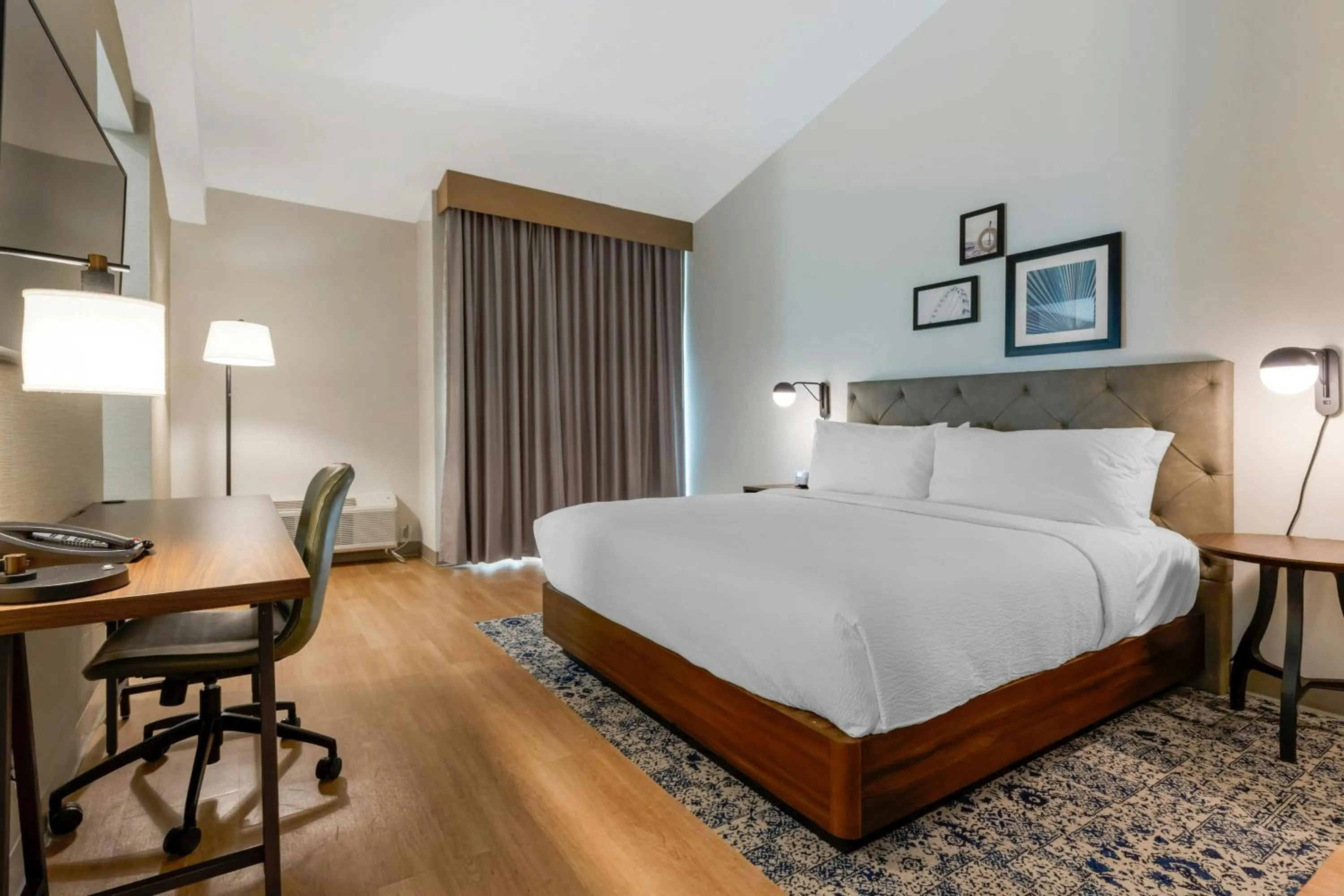 Bedroom, Bed in Four Points by Sheraton Myrtle Beach