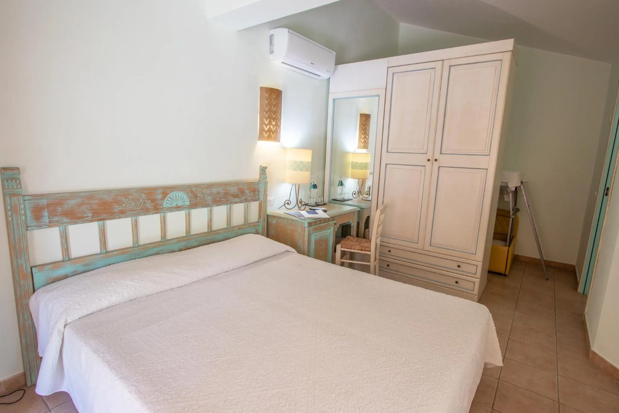 Photo of the whole room, Bed in Alma Resort