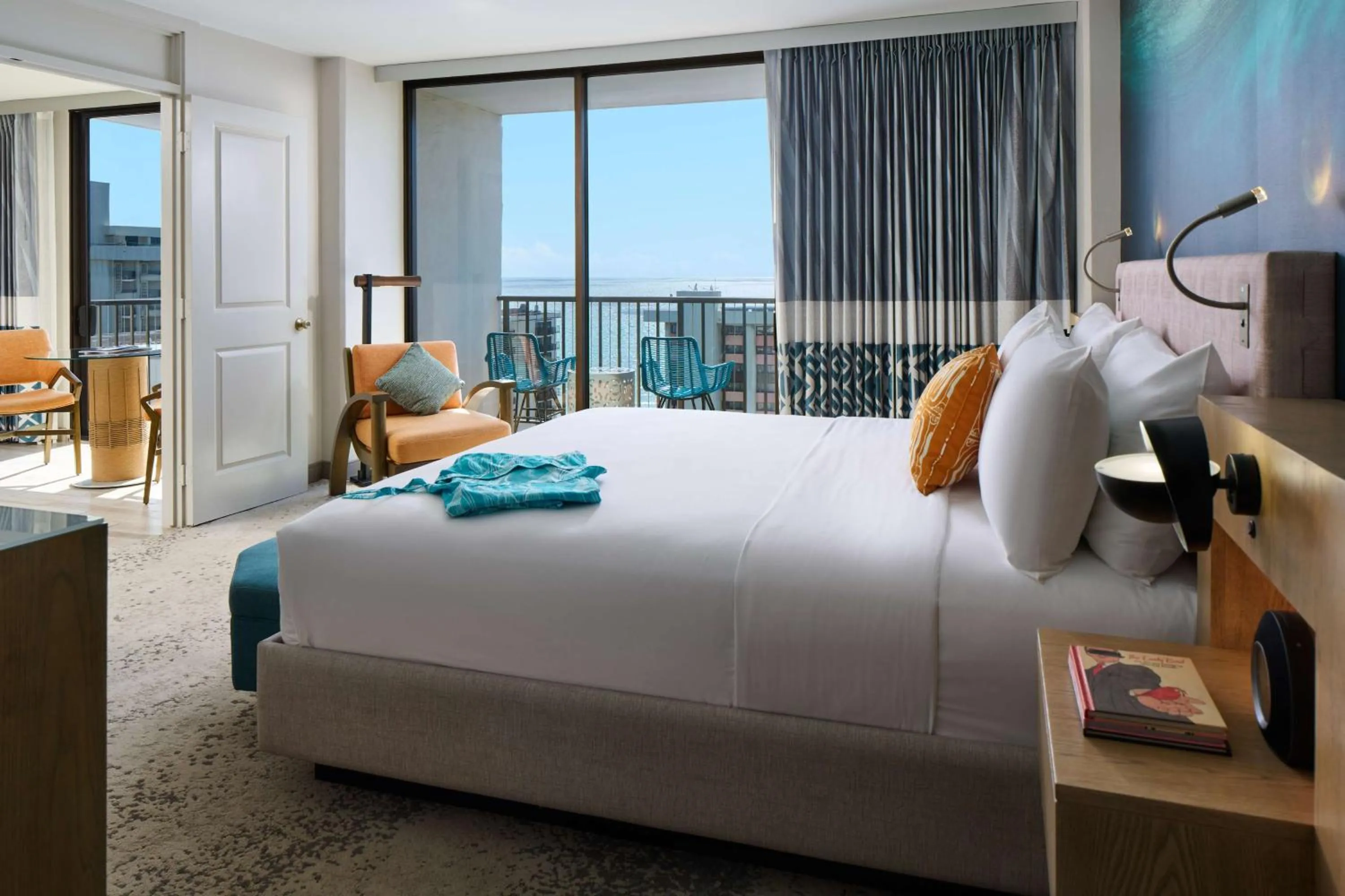 Photo of the whole room, Bed in OUTRIGGER Waikiki Beachcomber Hotel