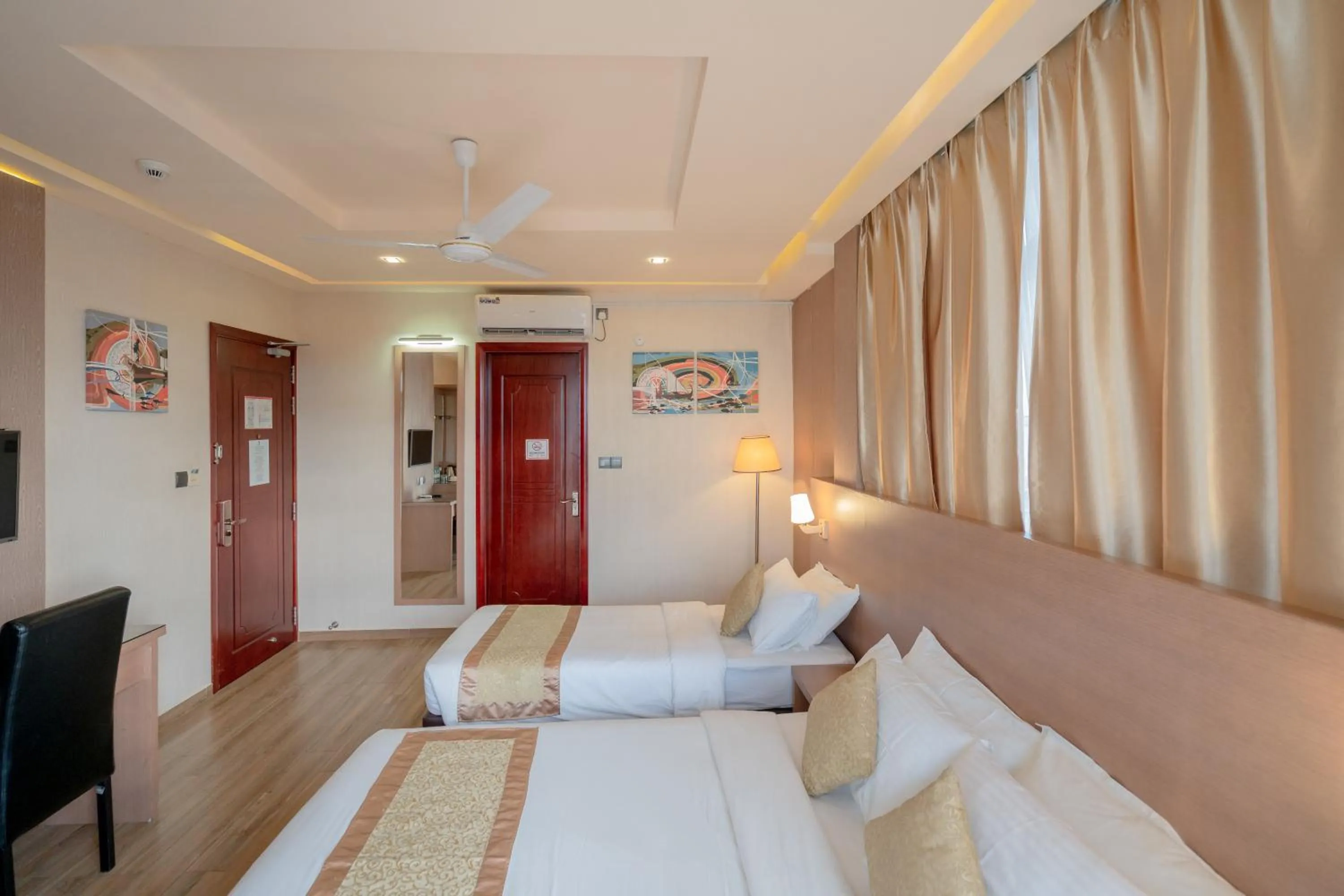 Photo of the whole room, Bed in Three Inn