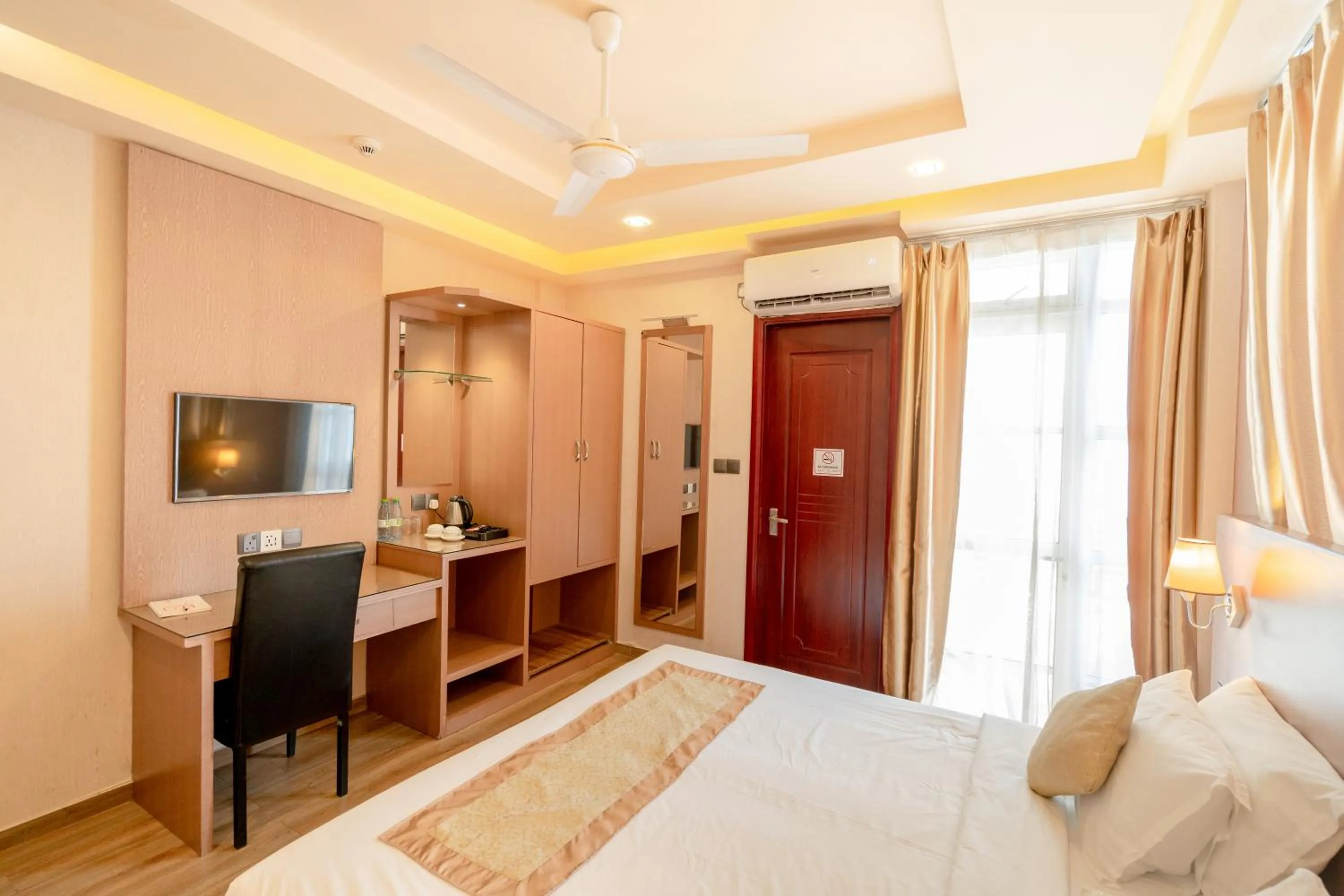 Bedroom, Bed in Three Inn